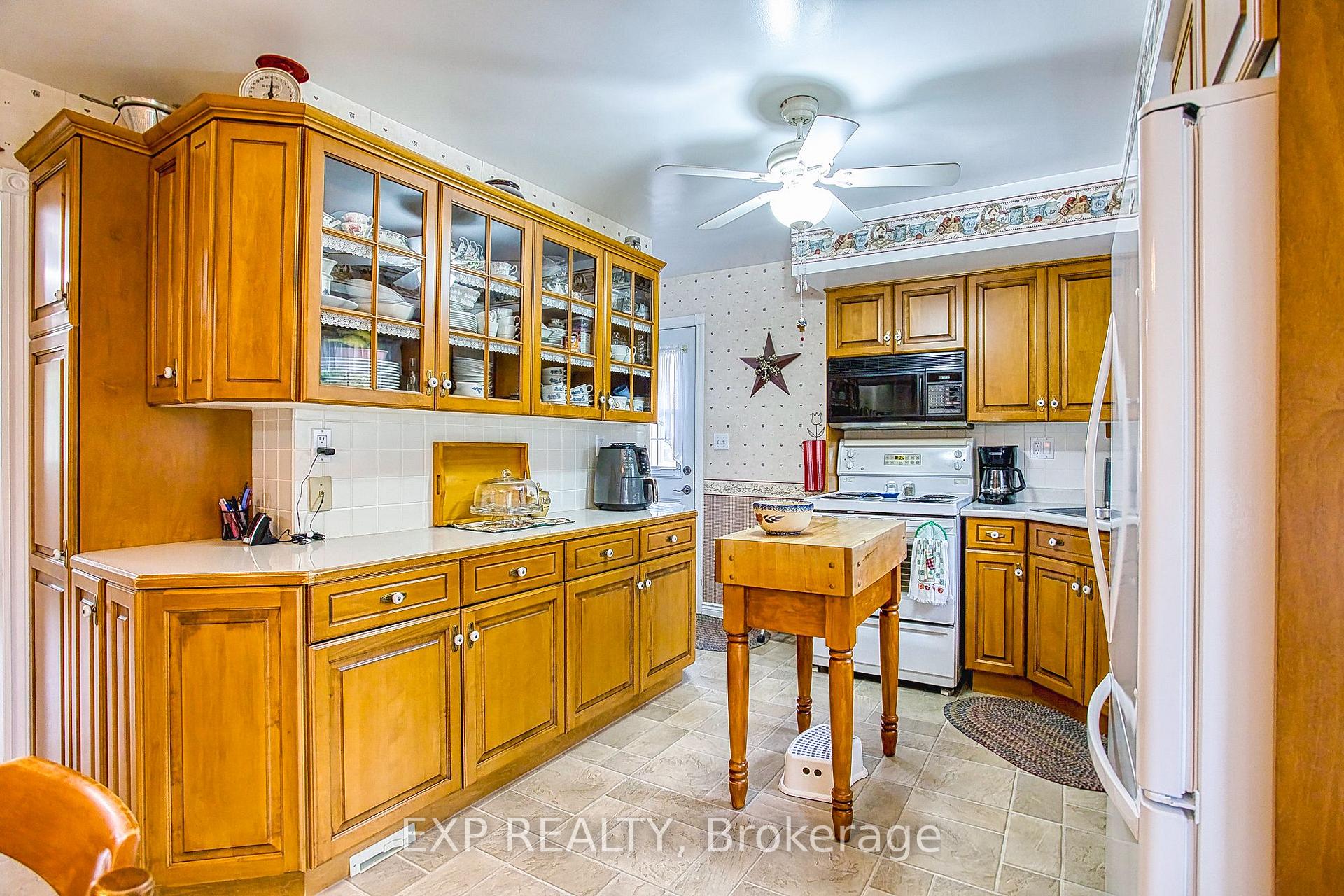 Photo 13 of 54 Garden Drive, Grimsby, Grimsby West — HOMEH