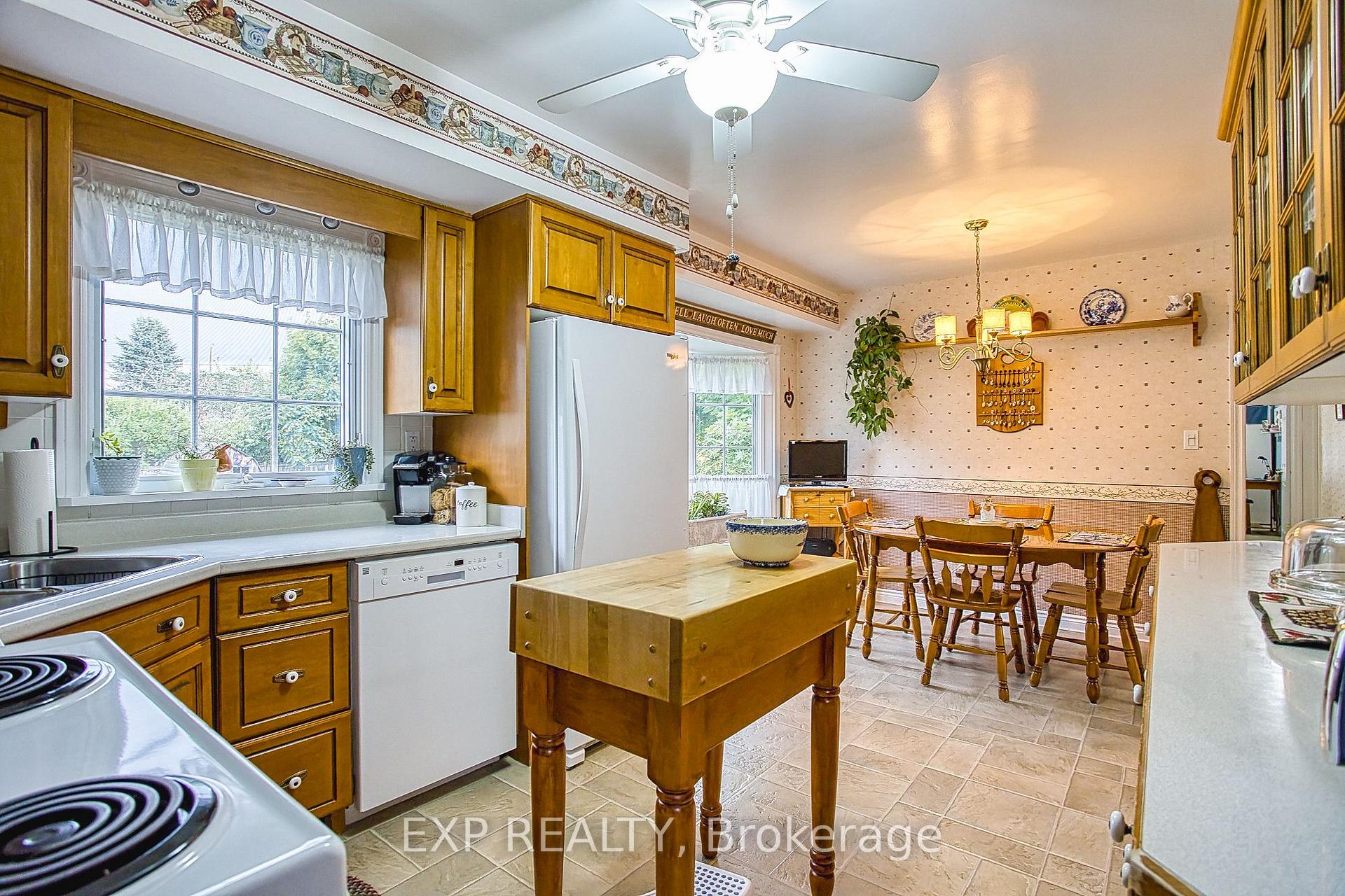 Photo 14 of 54 Garden Drive, Grimsby, Grimsby West — HOMEH