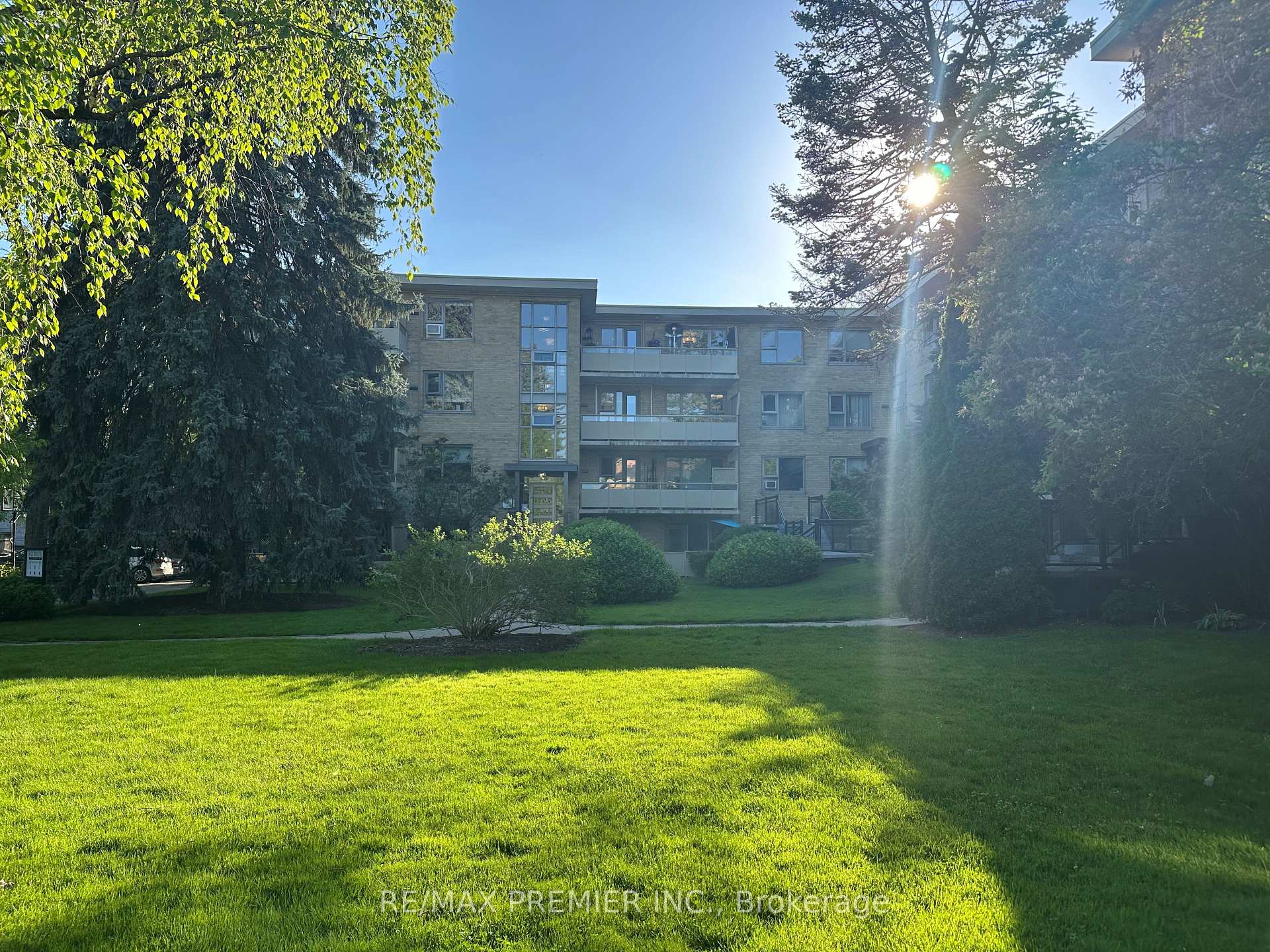 Front of Unit 9, 8 Corinth Gardens