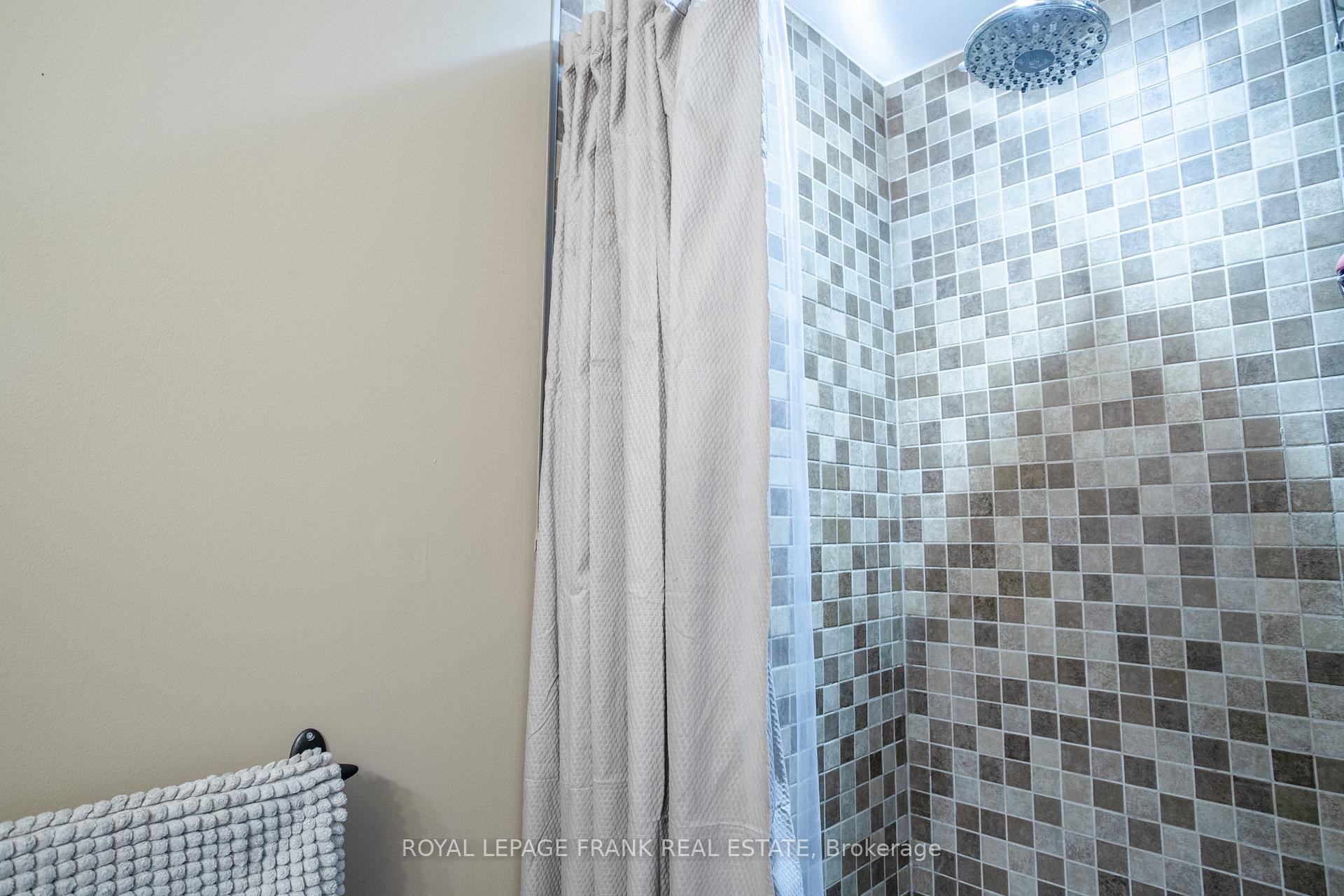 Photo 26 of 99 Hart Boulevard, Clarington, Newcastle — HOMEH