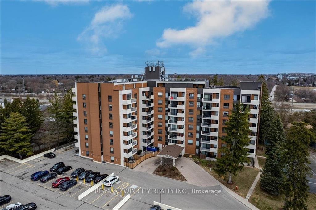 Front of Unit 609, 260 Sheldon Avenue N