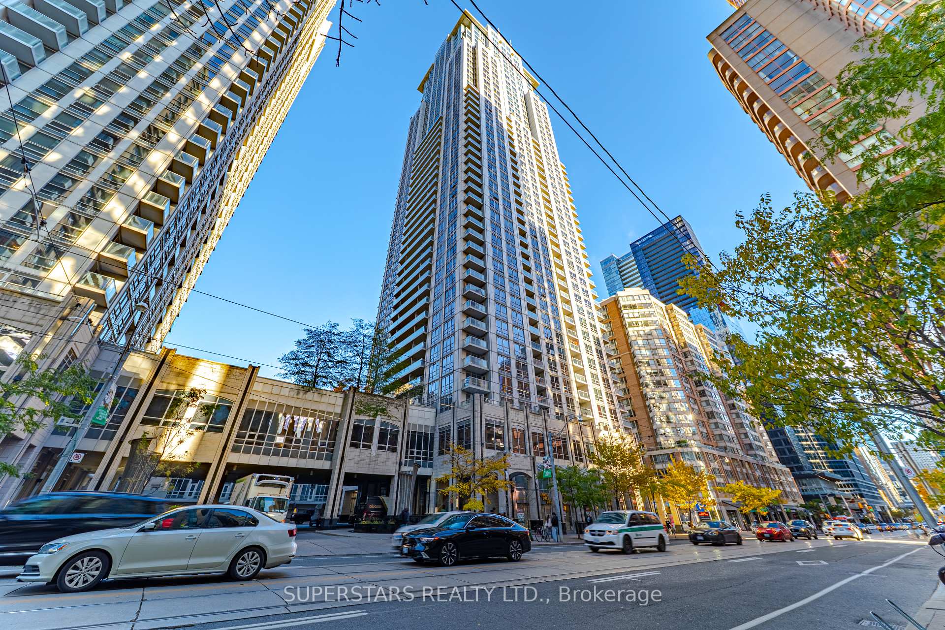 Photo 4 of Unit 708, 761 Bay Street, Toronto, Bay Street Corridor — HOMEH