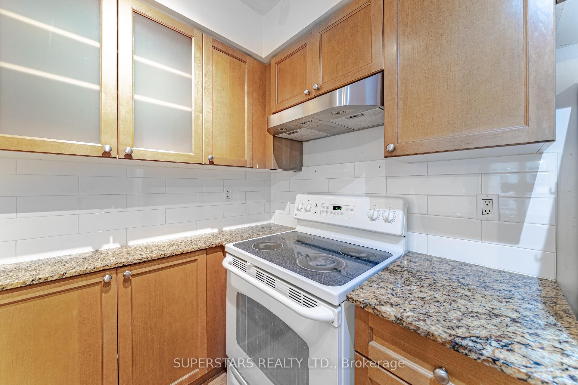Photo 11 of Unit 708, 761 Bay Street, Toronto, Bay Street Corridor — HOMEH
