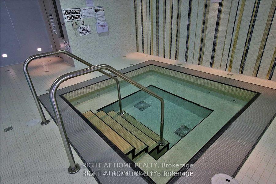 Photo 9 of Unit 1512, 7167 Yonge Street, Markham, Thornhill — HOMEH