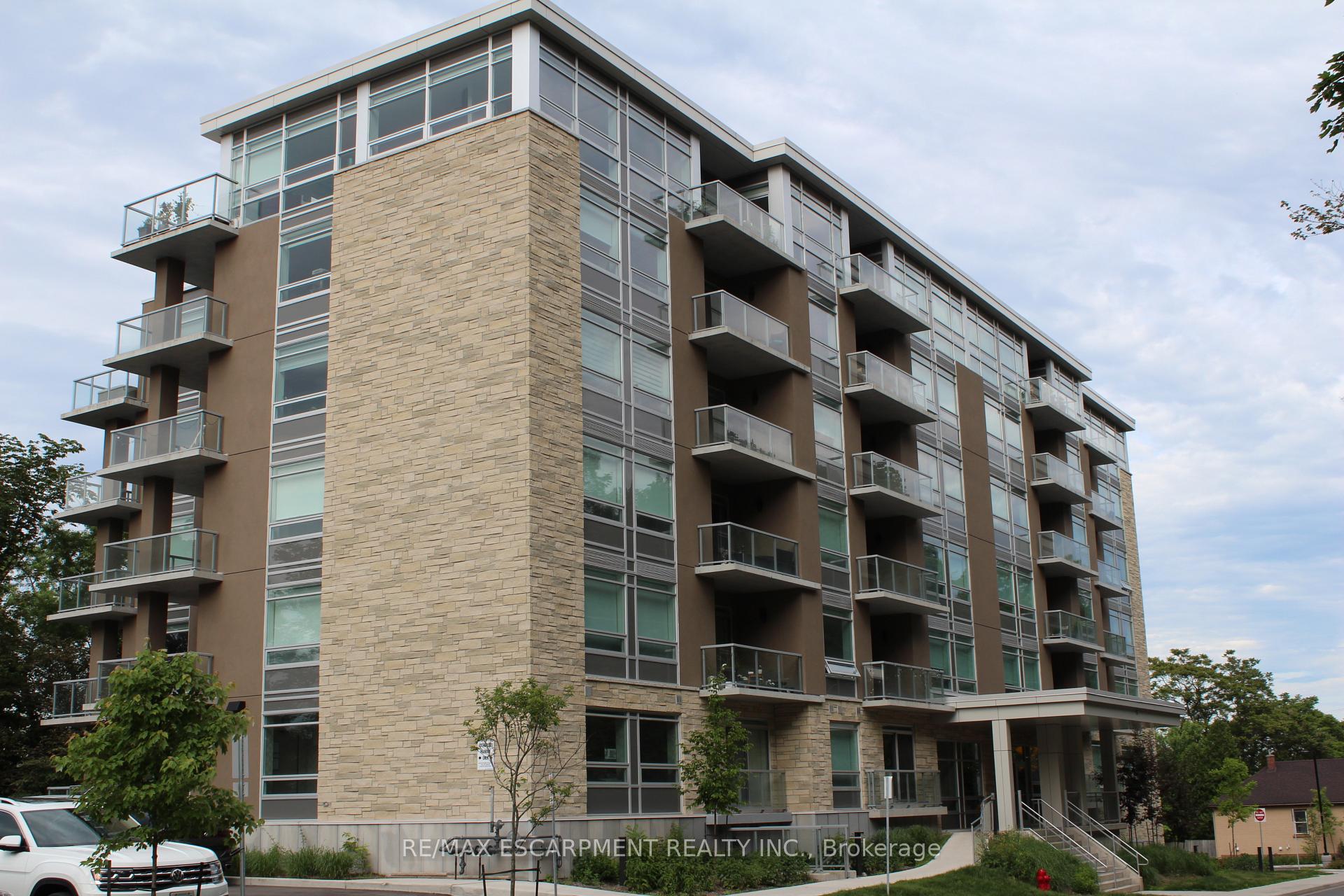 Front of Unit 308, 479 Charlton Avenue E