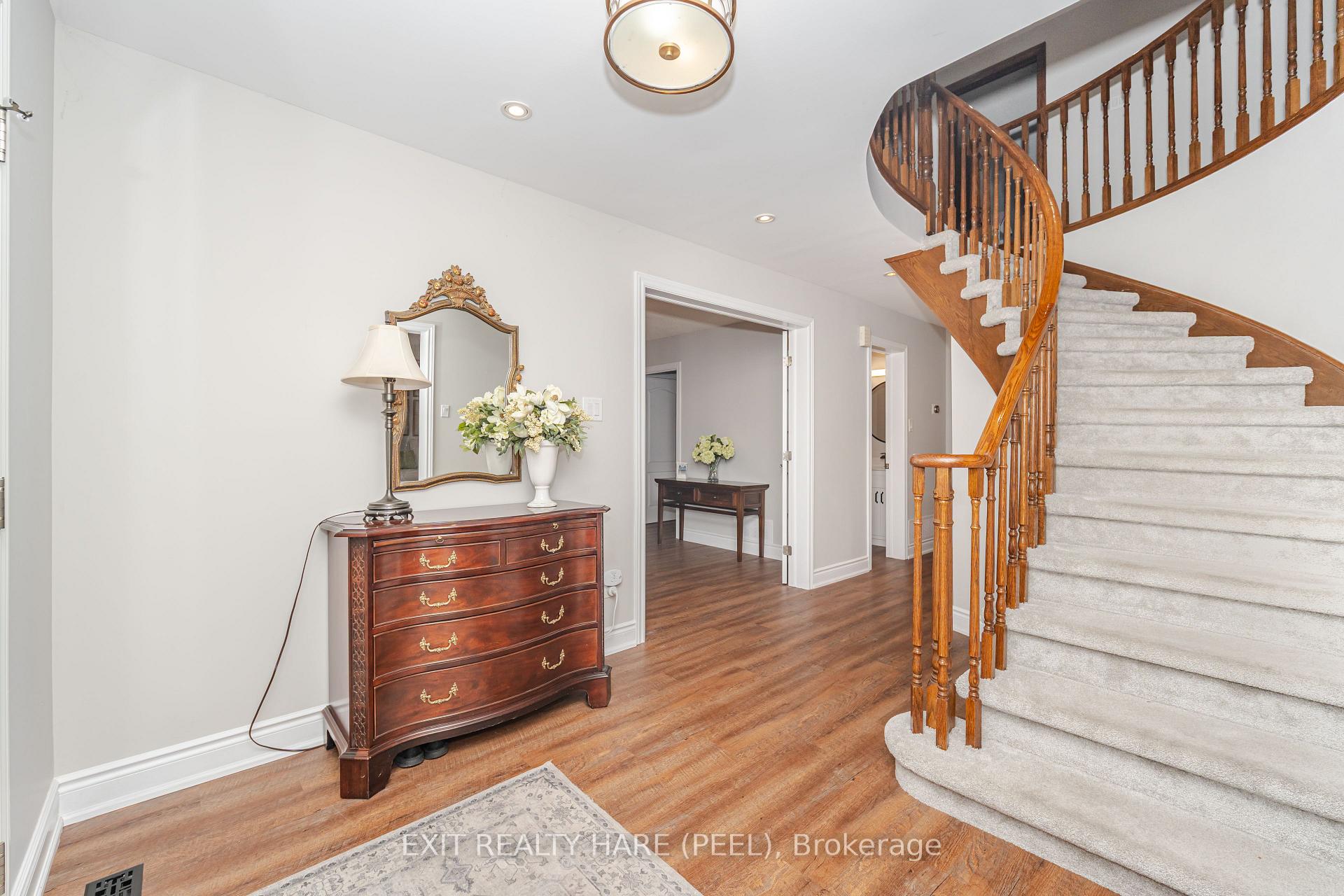 Photo 6 of 58 Esker Drive, Brampton, Heart Lake East — HOMEH