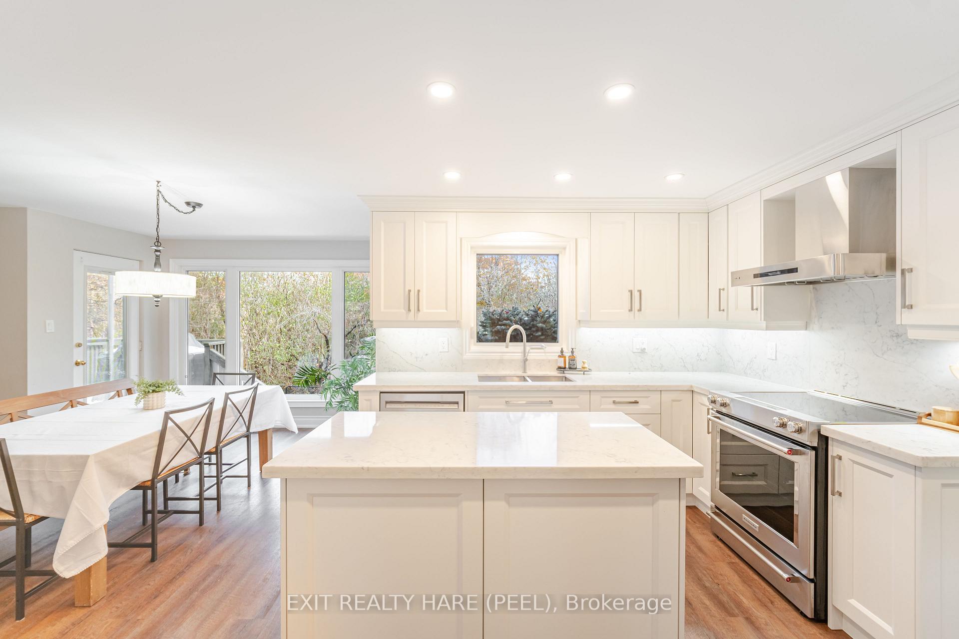 Photo 10 of 58 Esker Drive, Brampton, Heart Lake East — HOMEH