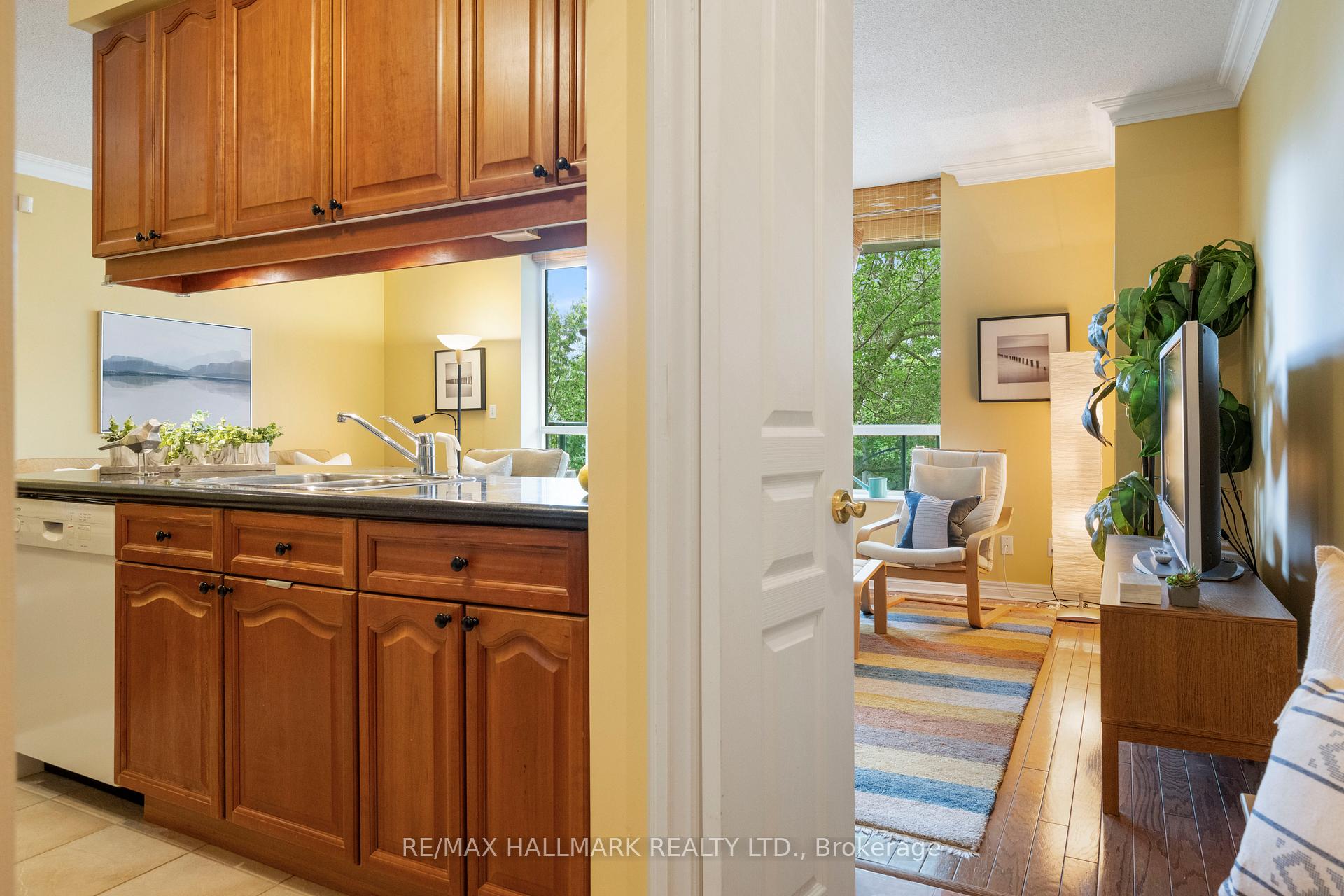 Photo 4 of Unit 205, 35 Boardwalk Drive, Toronto, The Beaches — HOMEH