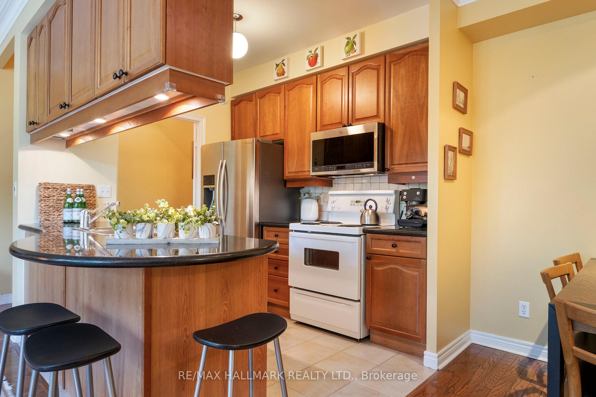 Photo 7 of Unit 205, 35 Boardwalk Drive, Toronto, The Beaches — HOMEH