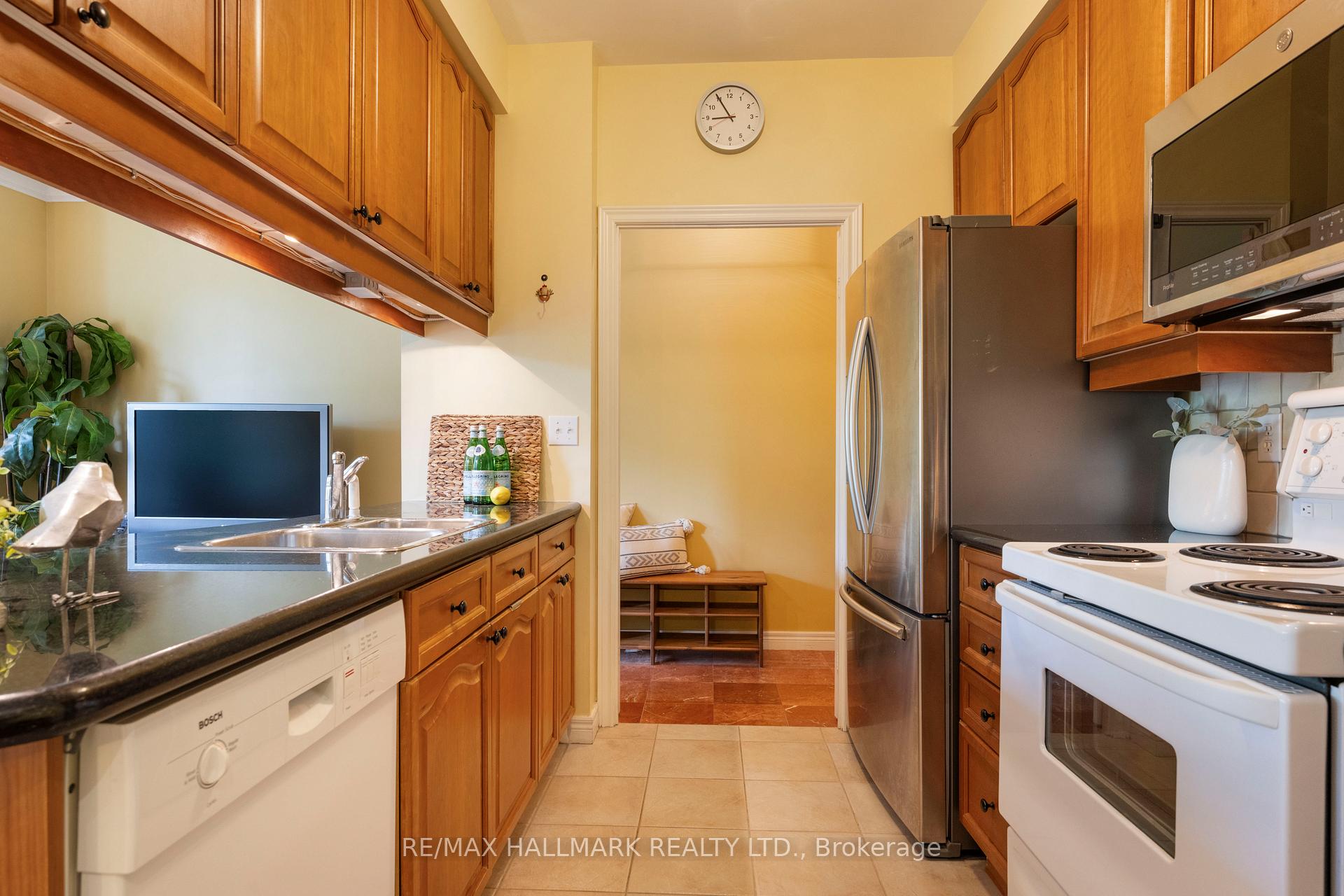 Photo 8 of Unit 205, 35 Boardwalk Drive, Toronto, The Beaches — HOMEH