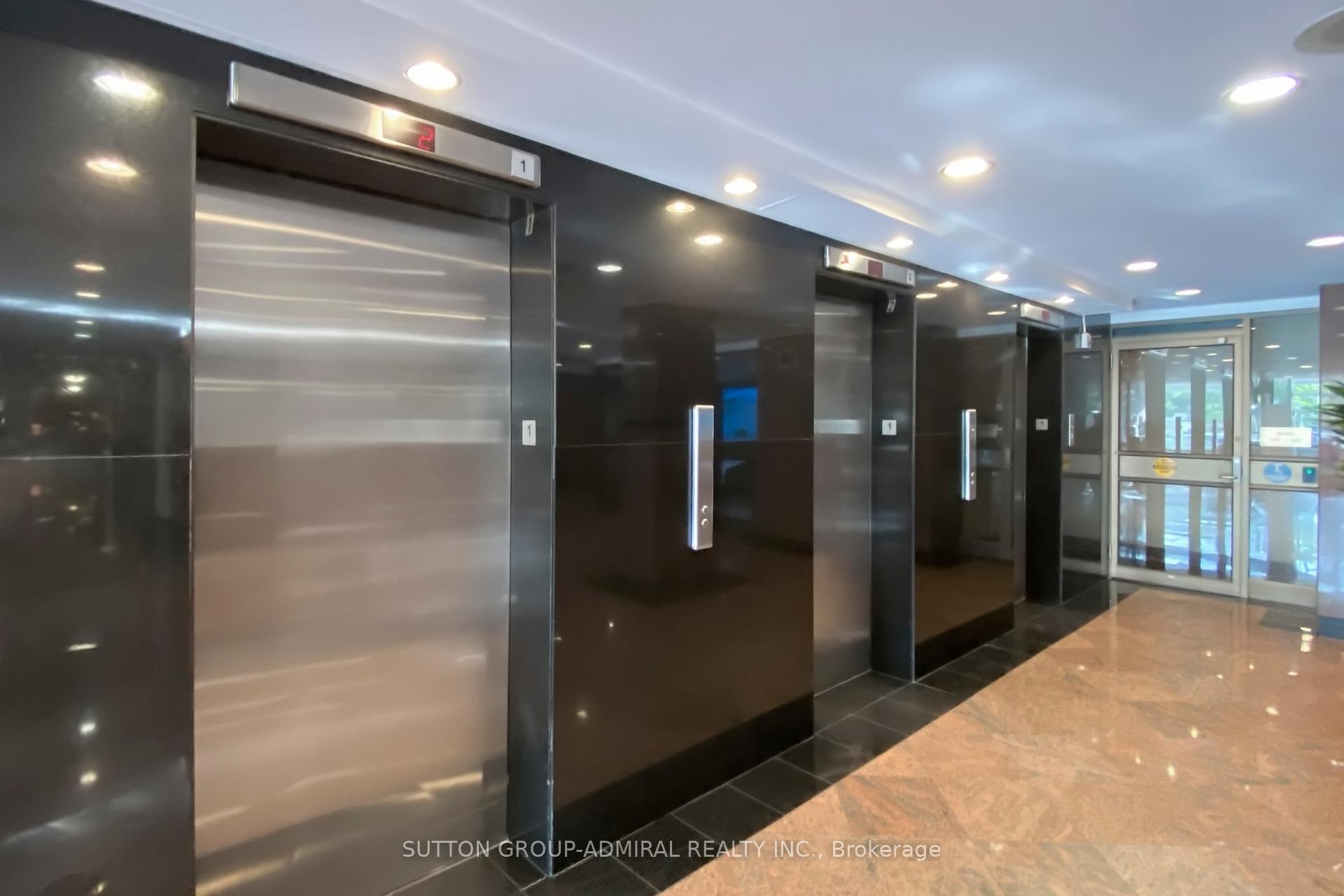 Photo 2 of Unit 707, 3000 Bathurst Street, Toronto, Englemount-Lawrence — HOMEH
