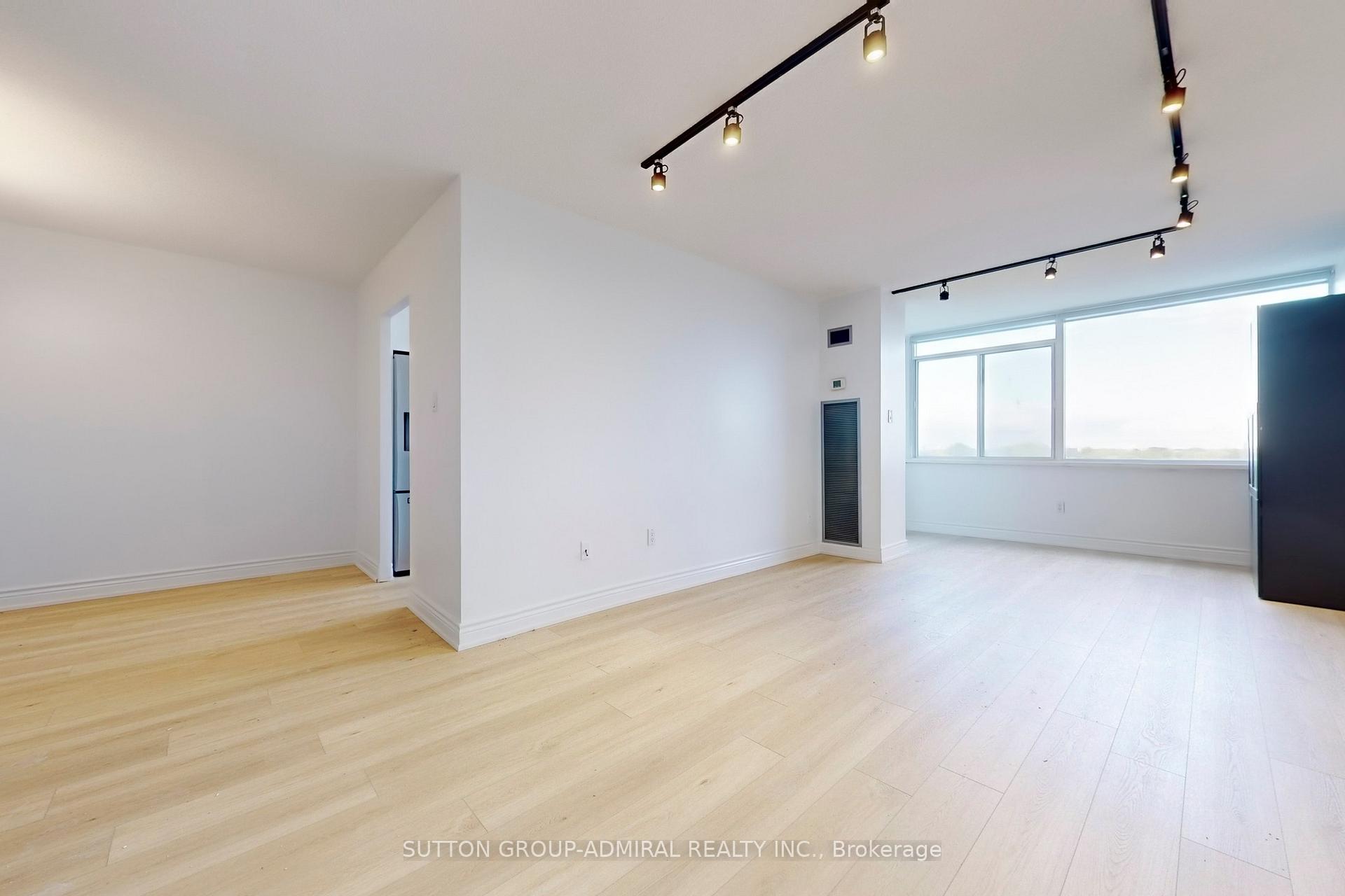 Photo 3 of Unit 707, 3000 Bathurst Street, Toronto, Englemount-Lawrence — HOMEH