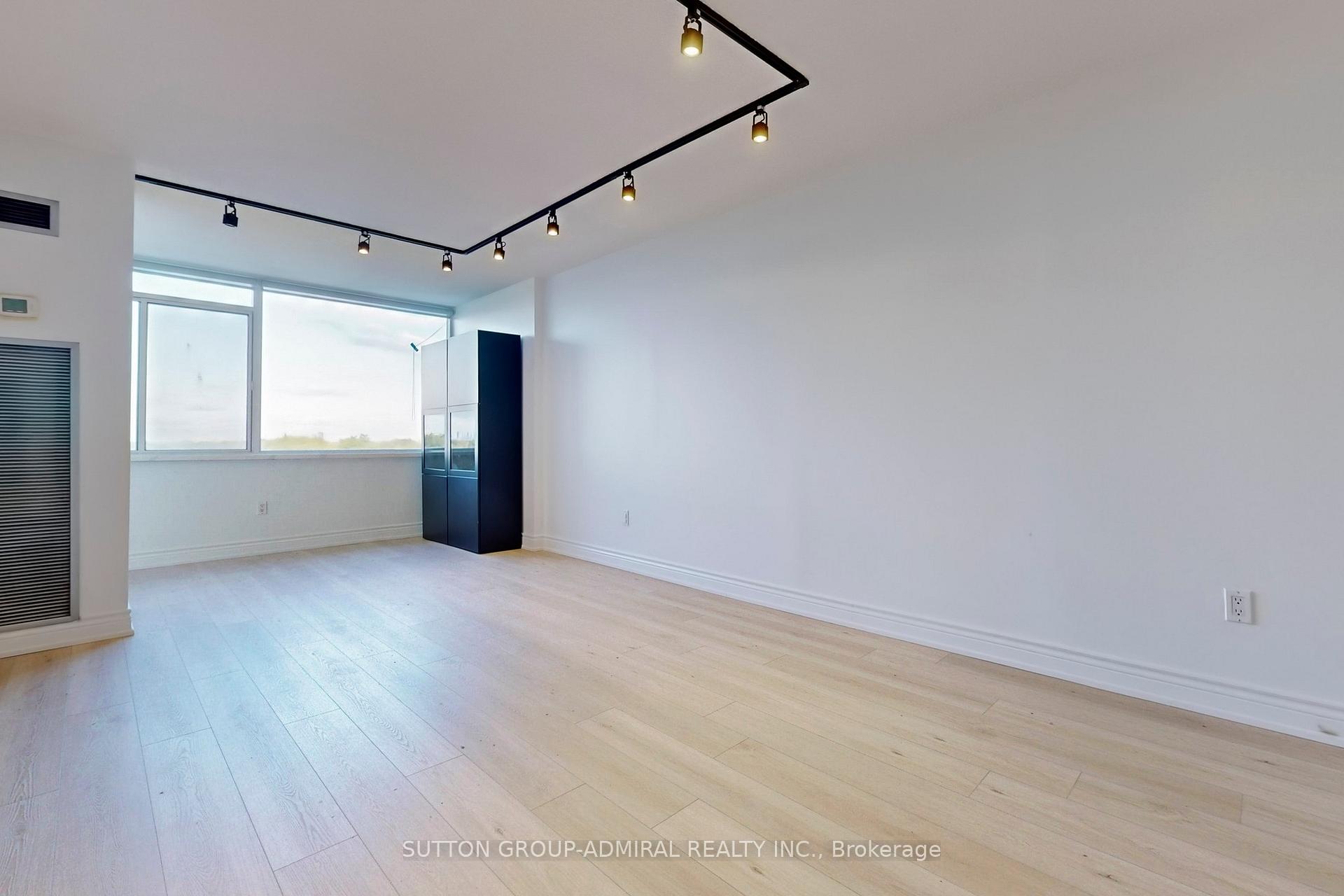 Photo 6 of Unit 707, 3000 Bathurst Street, Toronto, Englemount-Lawrence — HOMEH