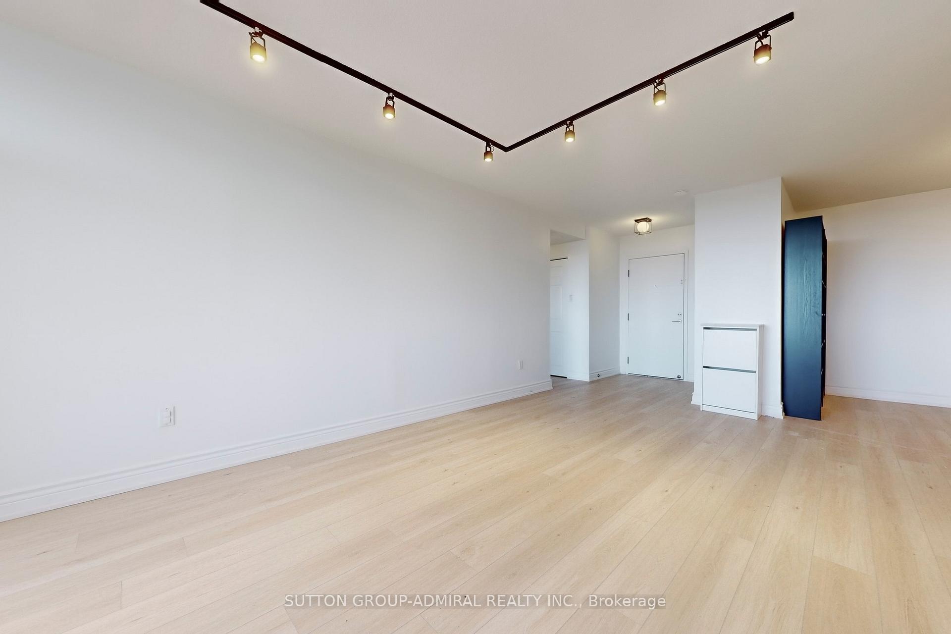 Photo 9 of Unit 707, 3000 Bathurst Street, Toronto, Englemount-Lawrence — HOMEH