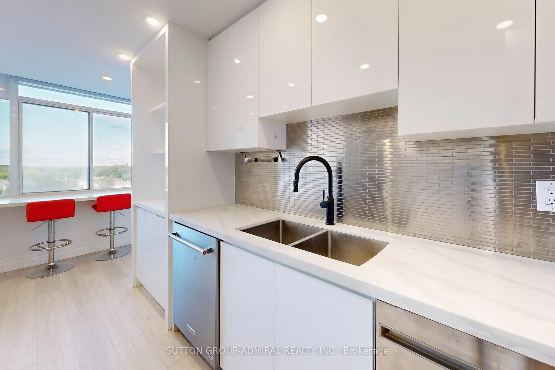 Photo 14 of Unit 707, 3000 Bathurst Street, Toronto, Englemount-Lawrence — HOMEH