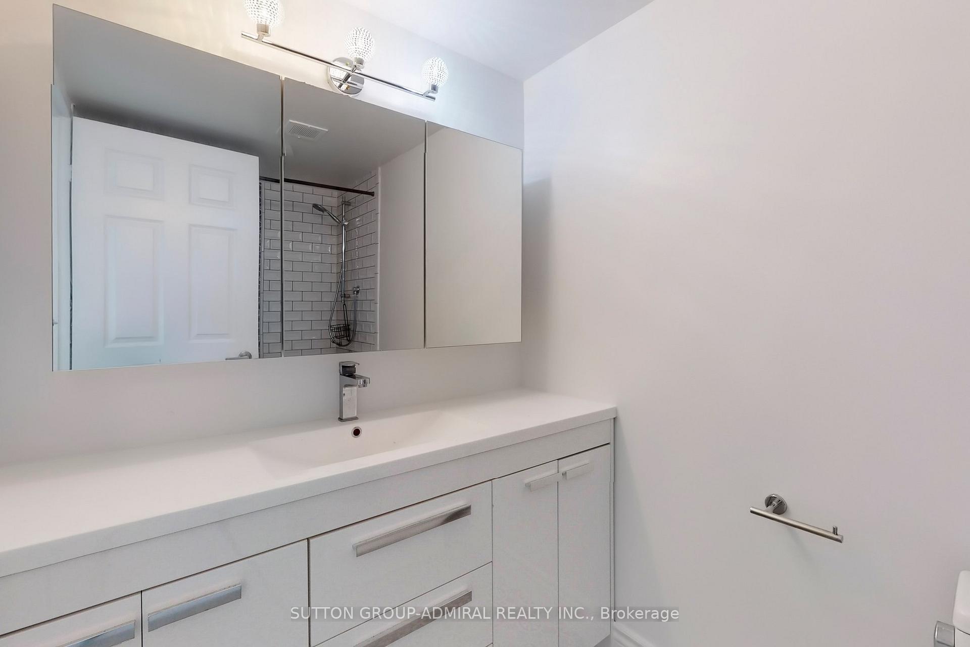 Photo 23 of Unit 707, 3000 Bathurst Street, Toronto, Englemount-Lawrence — HOMEH