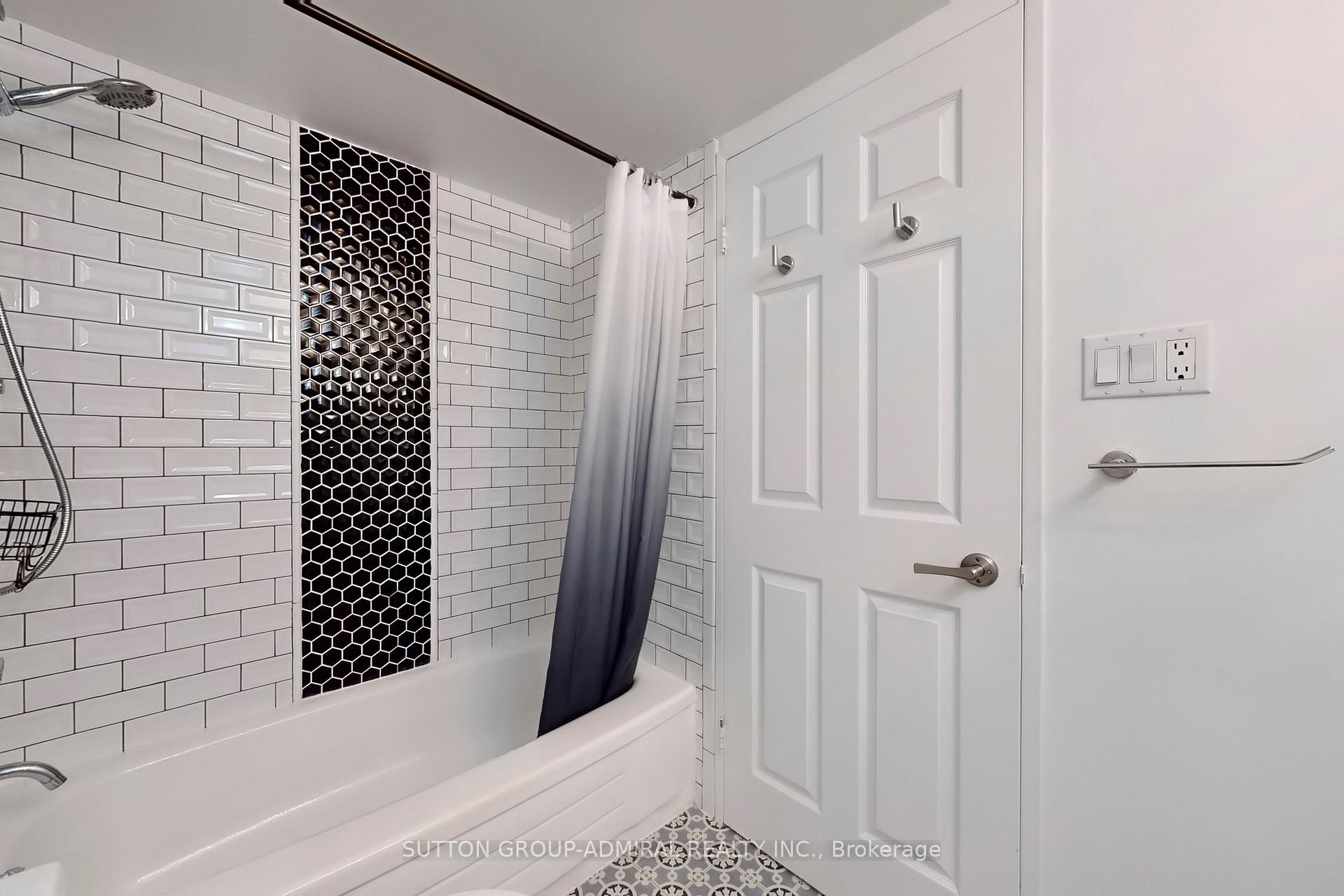 Photo 30 of Unit 707, 3000 Bathurst Street, Toronto, Englemount-Lawrence — HOMEH