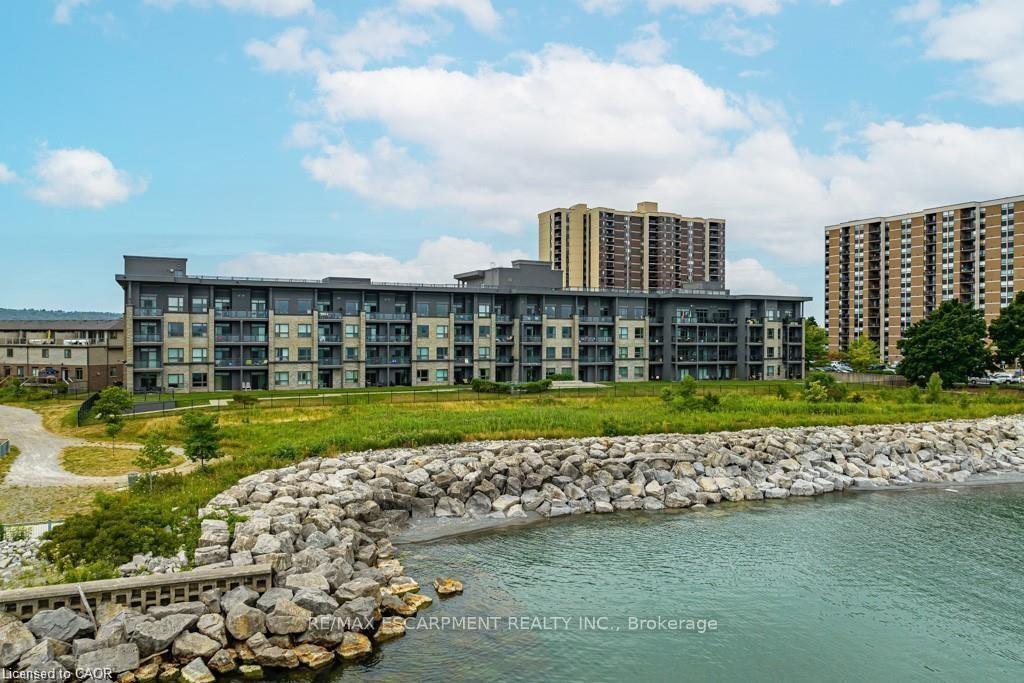 Photo 1 of Unit 129, 35 Southshore Crescent, Hamilton, Lakeshore — HOMEH