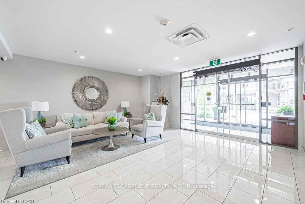 Photo 4 of Unit 129, 35 Southshore Crescent, Hamilton, Lakeshore — HOMEH