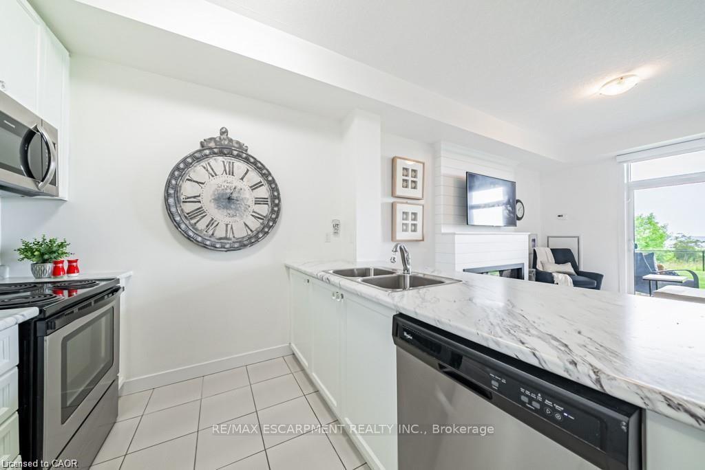 Photo 6 of Unit 129, 35 Southshore Crescent, Hamilton, Lakeshore — HOMEH