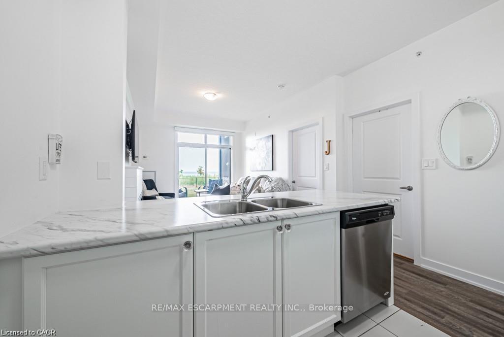Photo 7 of Unit 129, 35 Southshore Crescent, Hamilton, Lakeshore — HOMEH