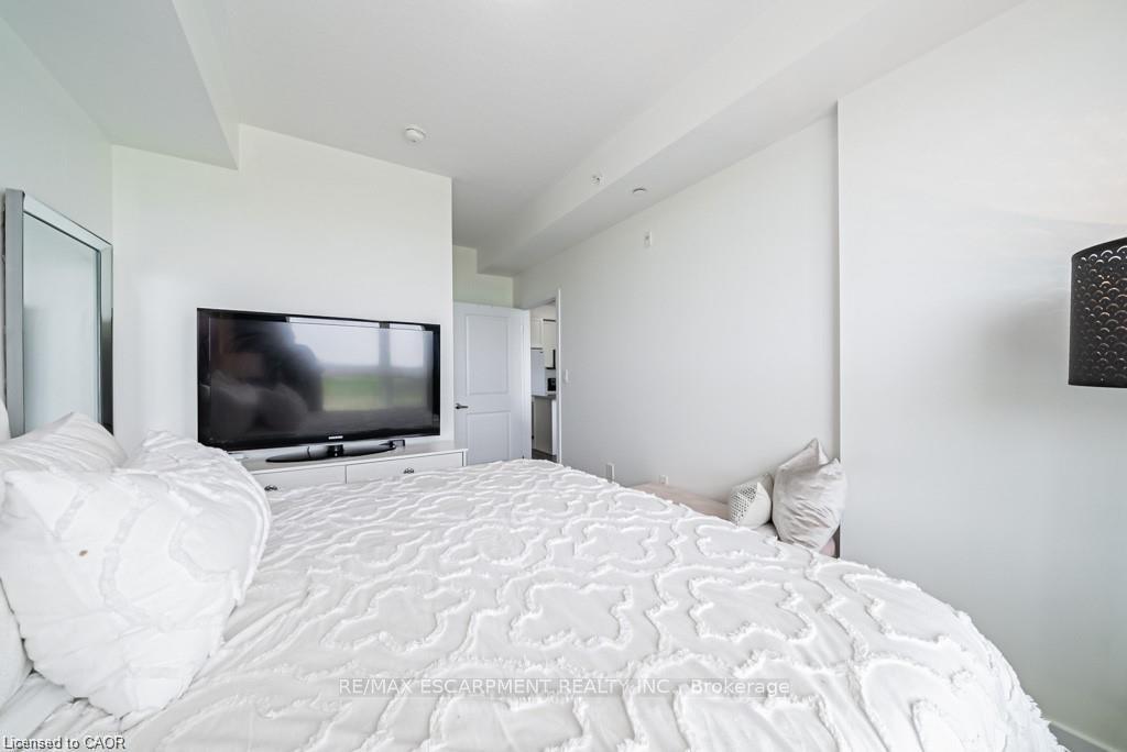 Photo 13 of Unit 129, 35 Southshore Crescent, Hamilton, Lakeshore — HOMEH