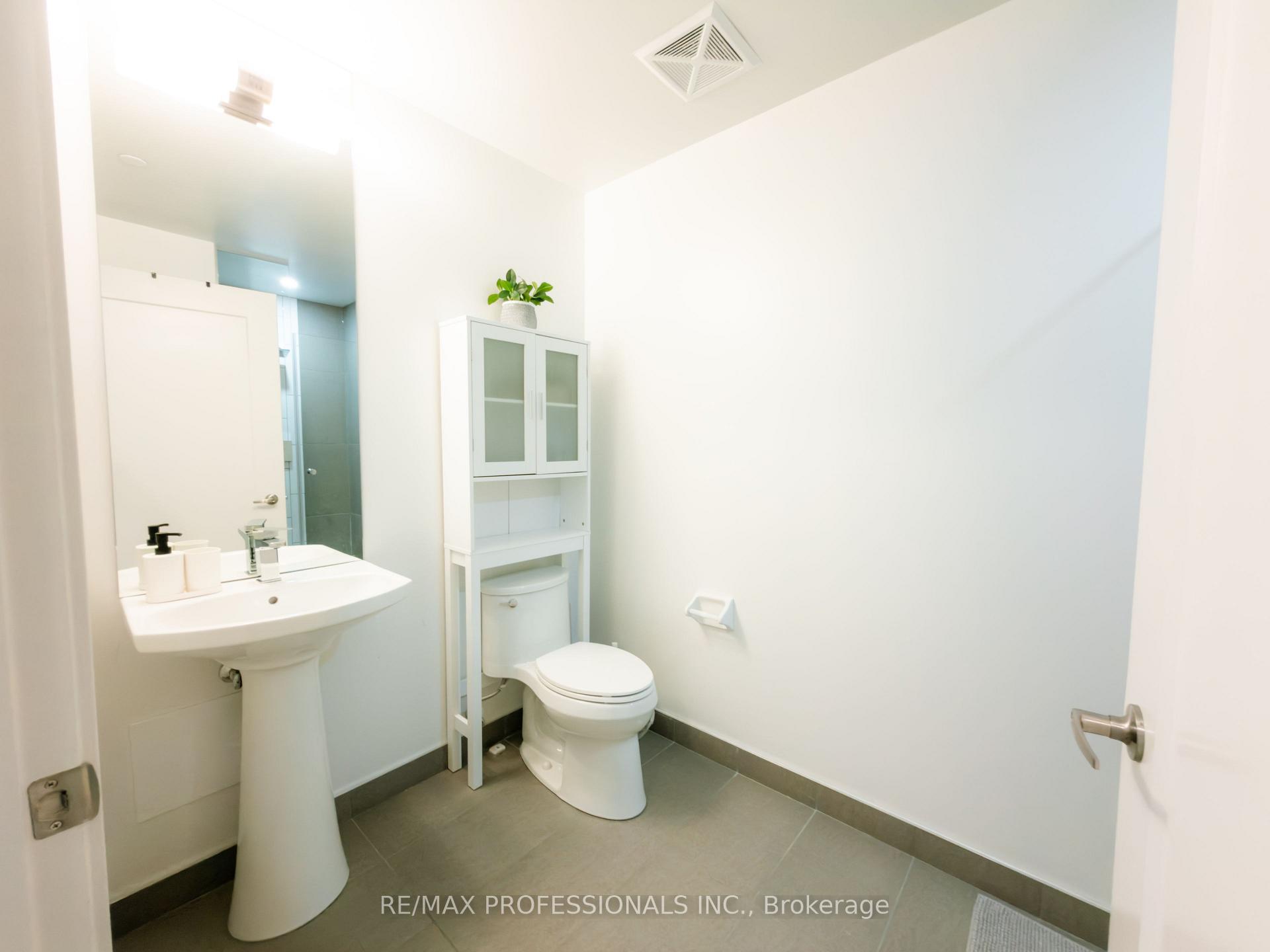 Photo 4 of Unit 2902, 70 Princess Street, Toronto, Moss Park — HOMEH