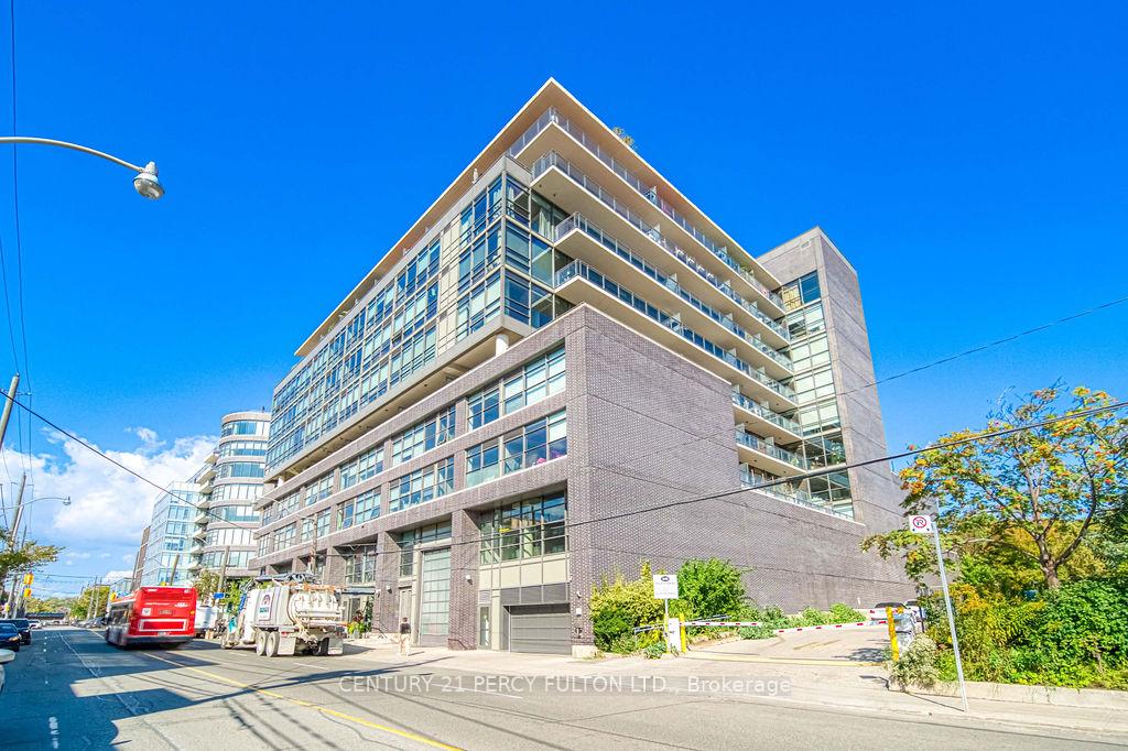 Front of Unit 816, 319 Carlaw Avenue