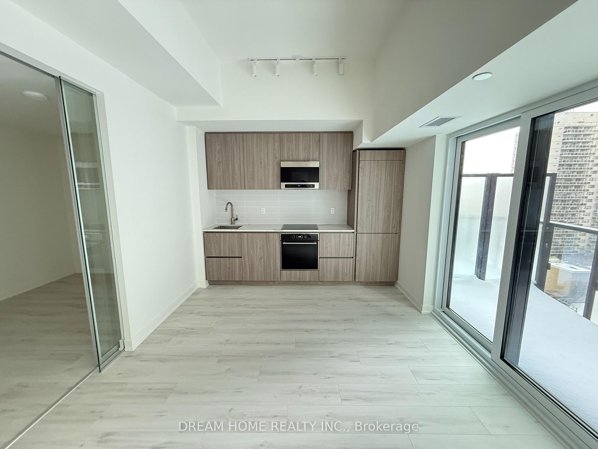 Photo 3 of Unit 807, 120 Broadway Avenue, Toronto, Mount Pleasant West — HOMEH