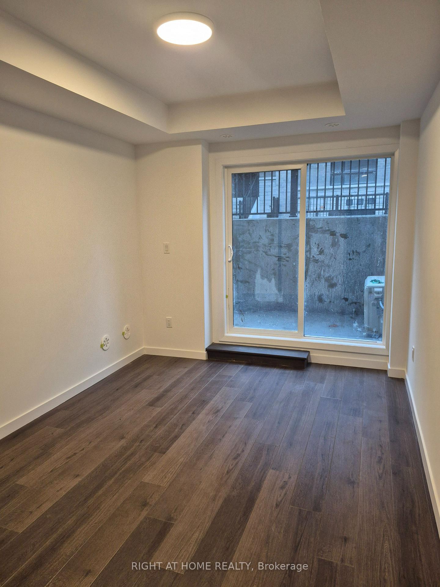 Photo 5 of Unit 12, 113 Marydale Avenue, Markham, Middlefield — HOMEH