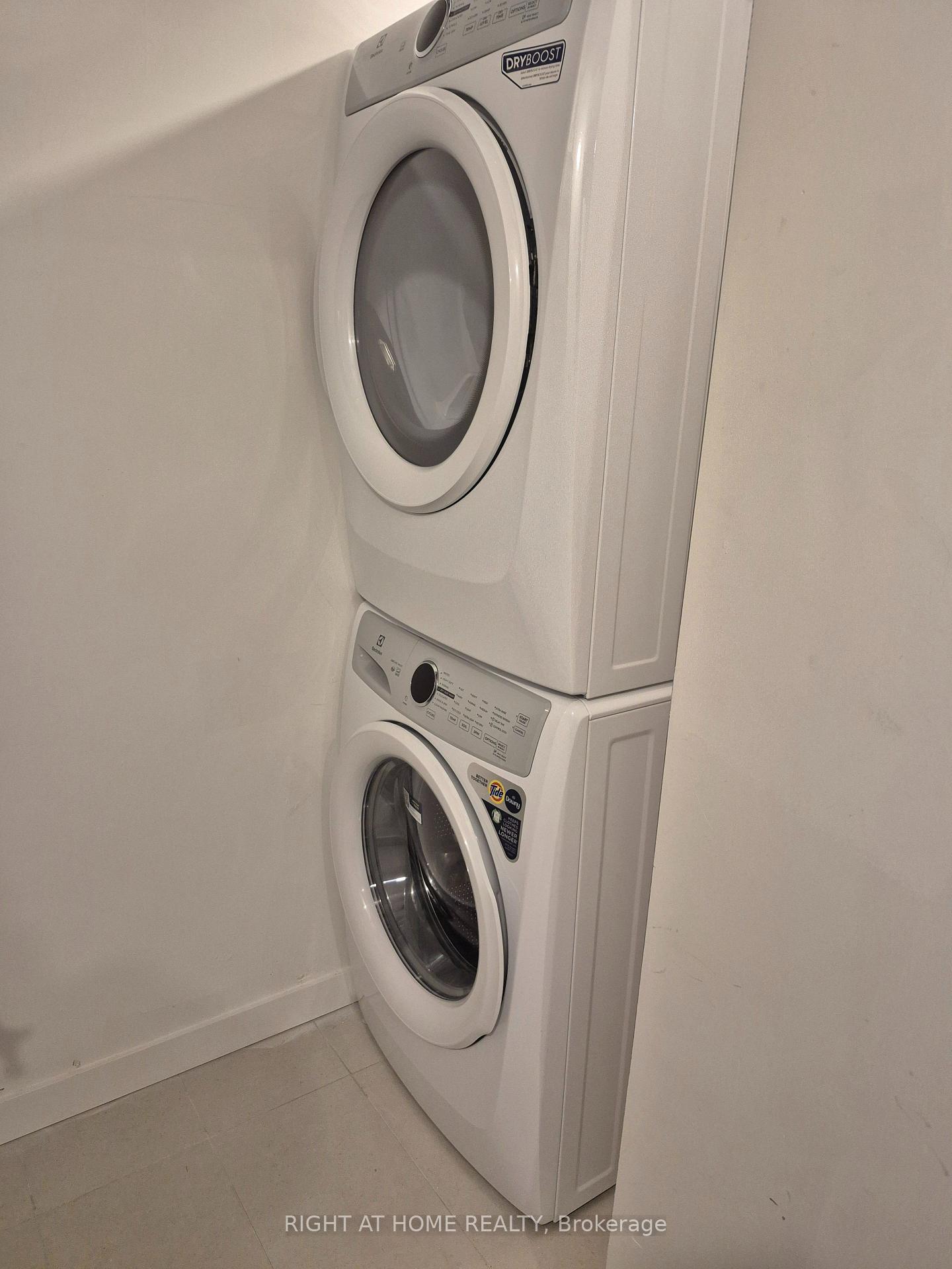 Photo 2 of Unit 12, 113 Marydale Avenue, Markham, Middlefield — HOMEH