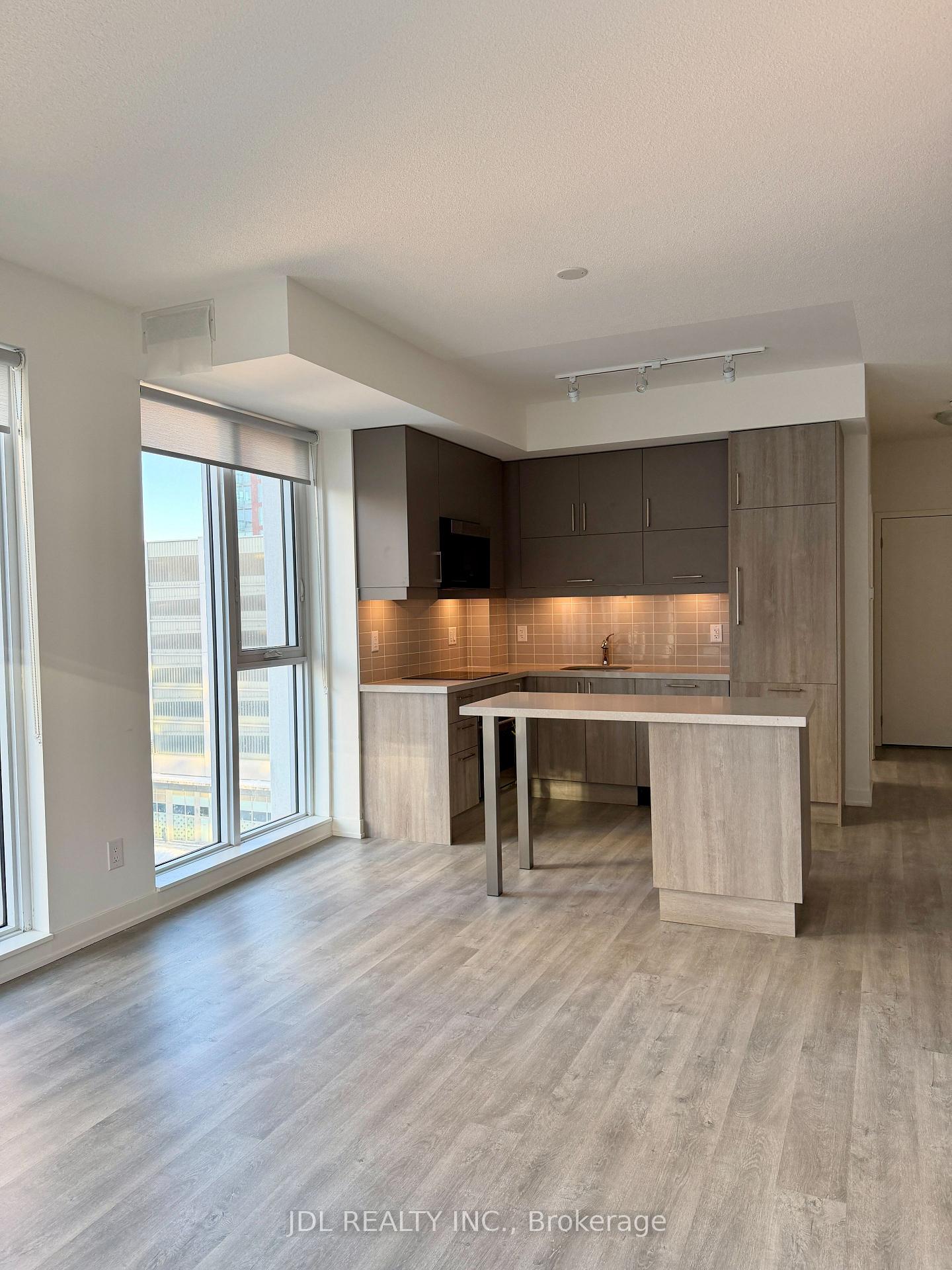 Photo 3 of Unit 810, 8119 Birchmount Road, Markham, Unionville — HOMEH