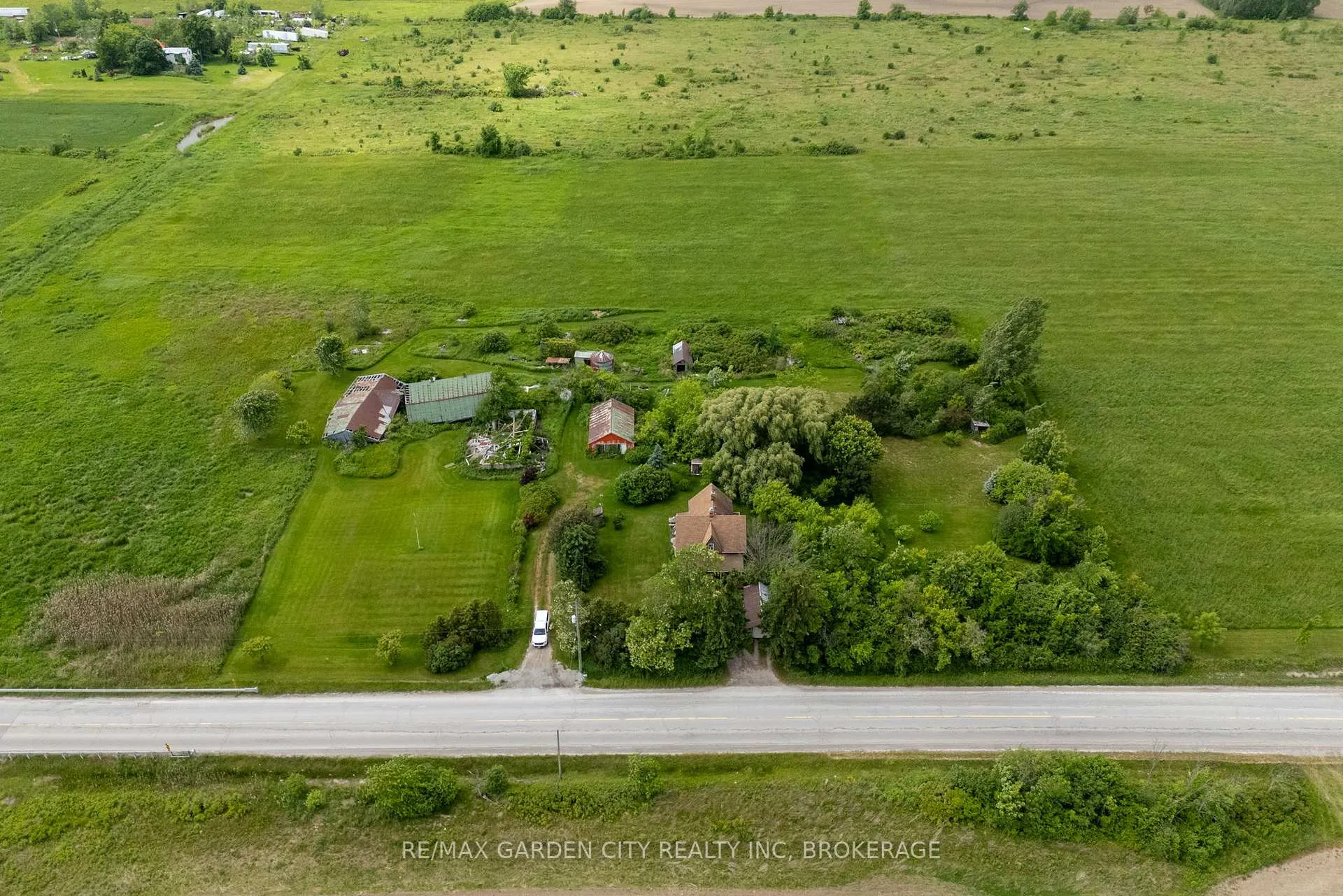 Photo 2 of 339 Eleventh Road E, Hamilton, Rural Stoney Creek — HOMEH