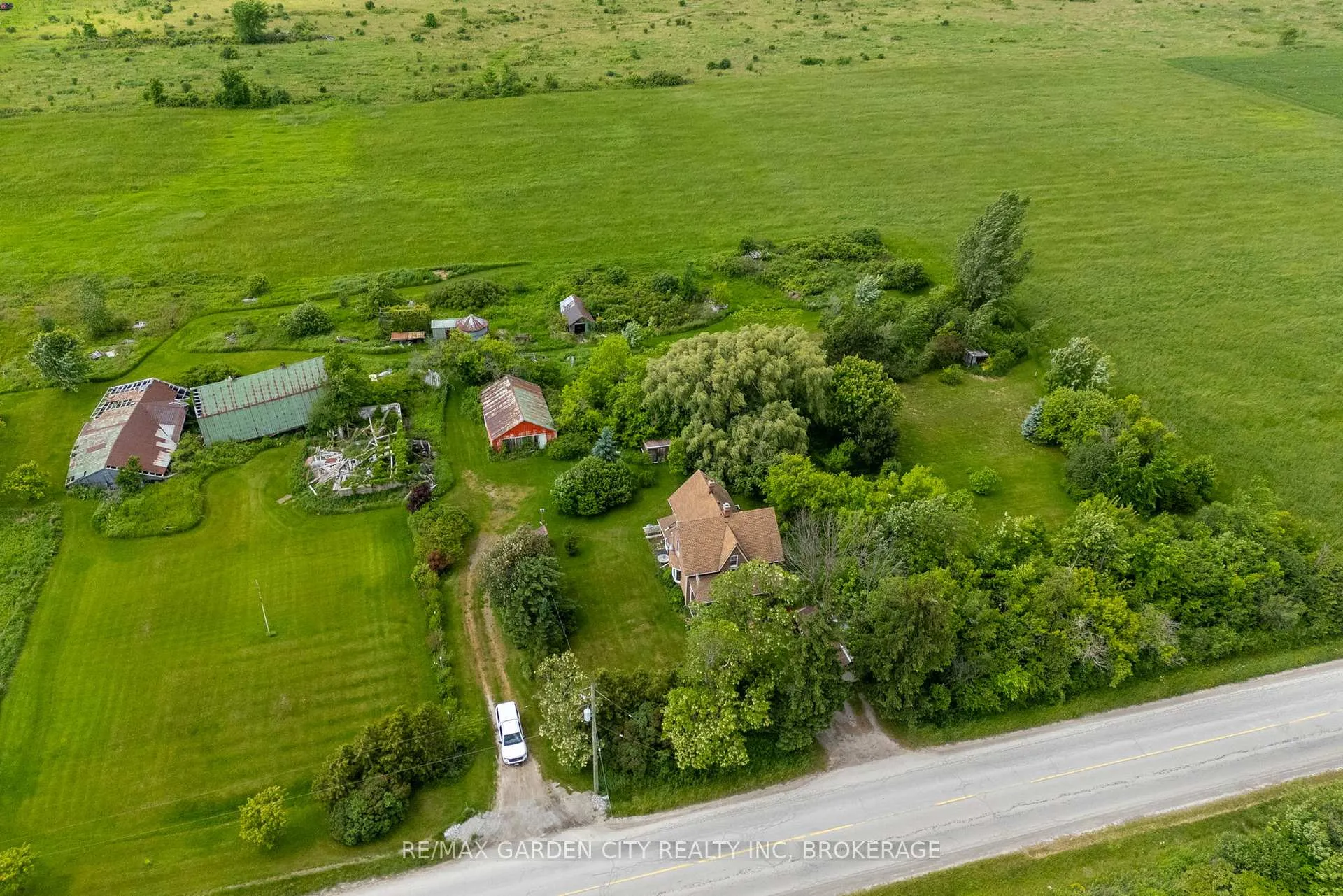 Photo 4 of 339 Eleventh Road E, Hamilton, Rural Stoney Creek — HOMEH