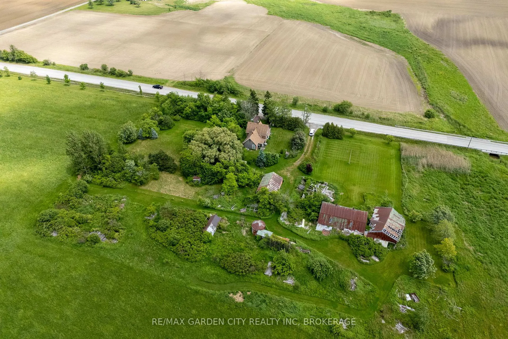 Photo 6 of 339 Eleventh Road E, Hamilton, Rural Stoney Creek — HOMEH