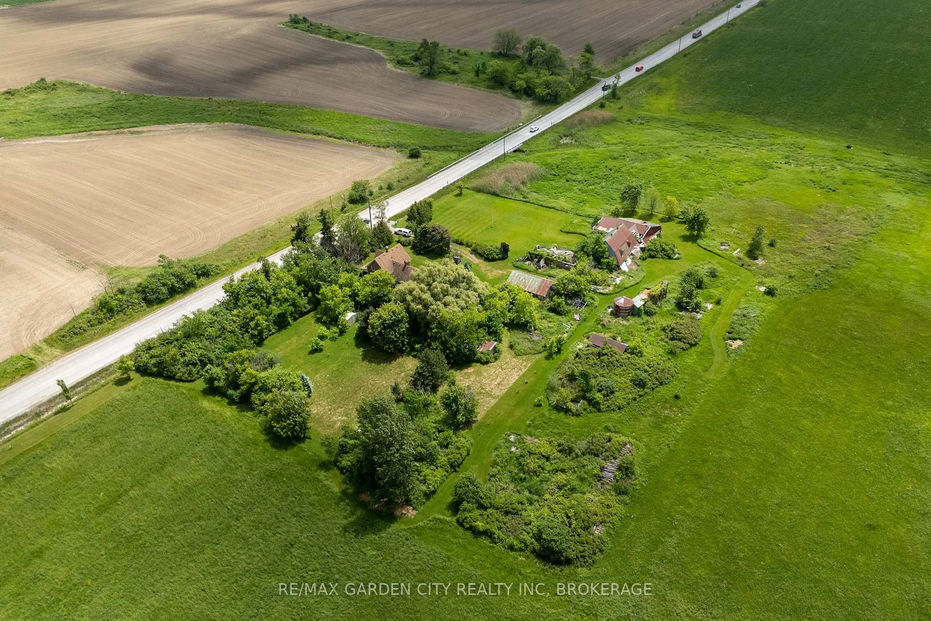 Photo 8 of 339 Eleventh Road E, Hamilton, Rural Stoney Creek — HOMEH