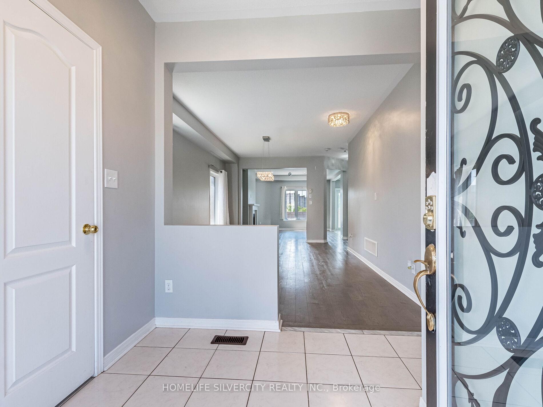 Photo 3 of 42 Cookview Drive, Brampton, Sandringham-Wellington — HOMEH