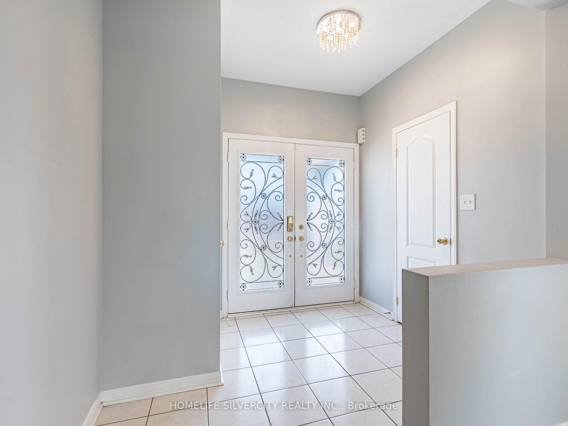 Photo 4 of 42 Cookview Drive, Brampton, Sandringham-Wellington — HOMEH