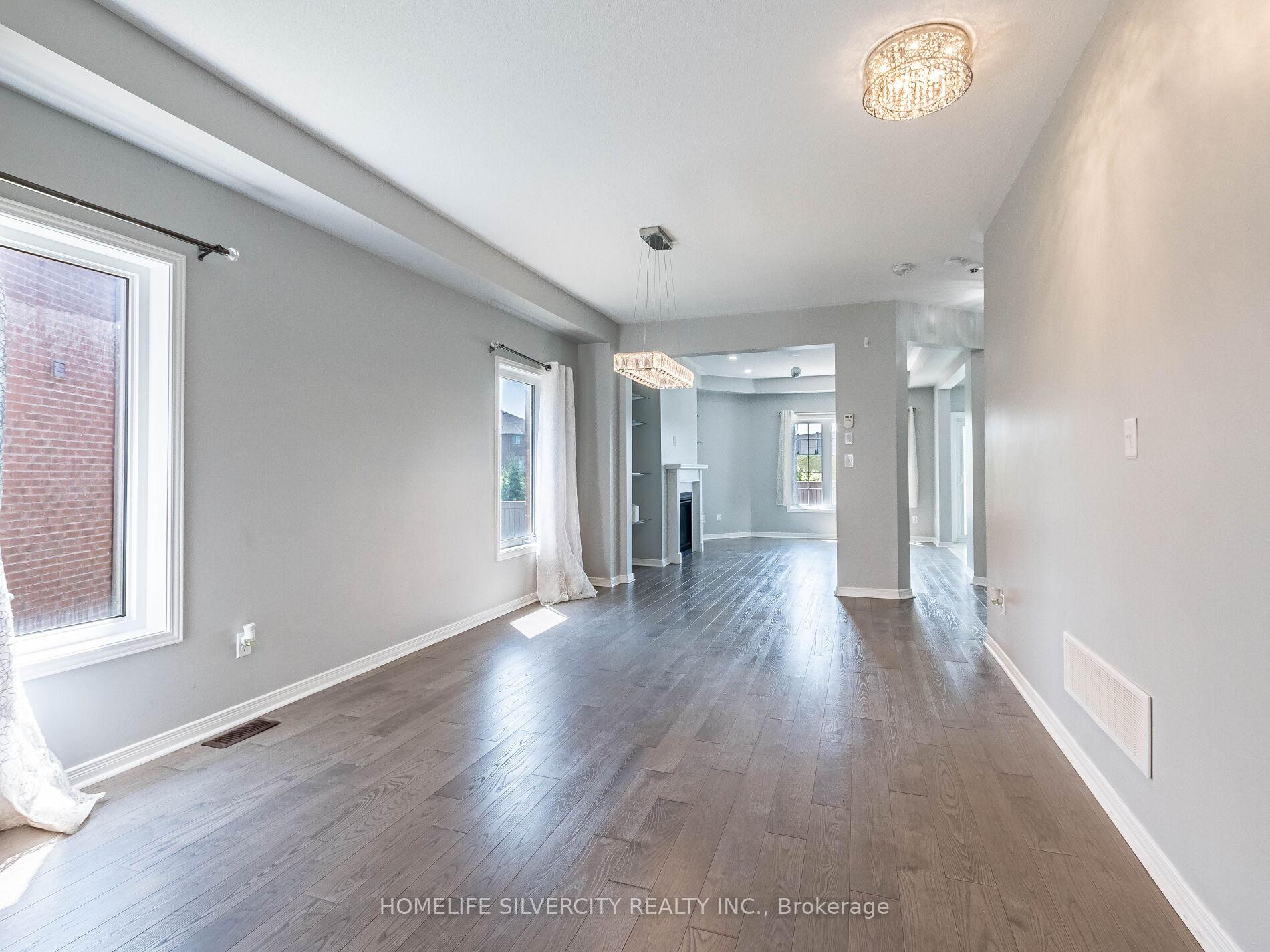 Photo 5 of 42 Cookview Drive, Brampton, Sandringham-Wellington — HOMEH