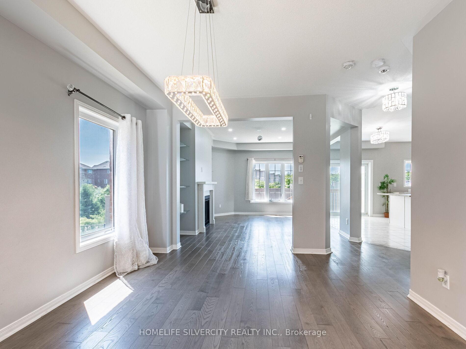 Photo 6 of 42 Cookview Drive, Brampton, Sandringham-Wellington — HOMEH
