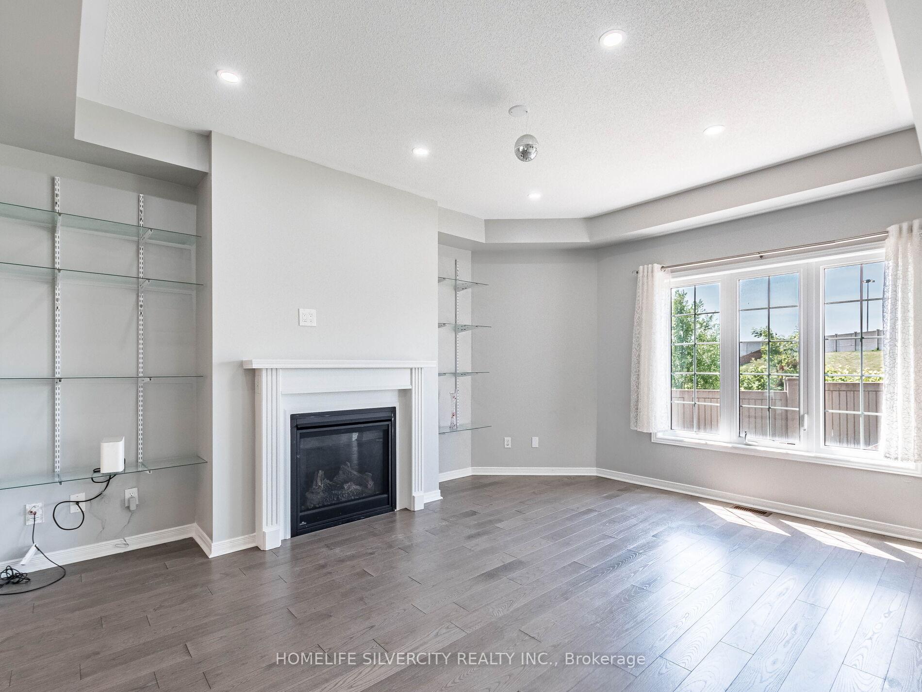Photo 8 of 42 Cookview Drive, Brampton, Sandringham-Wellington — HOMEH