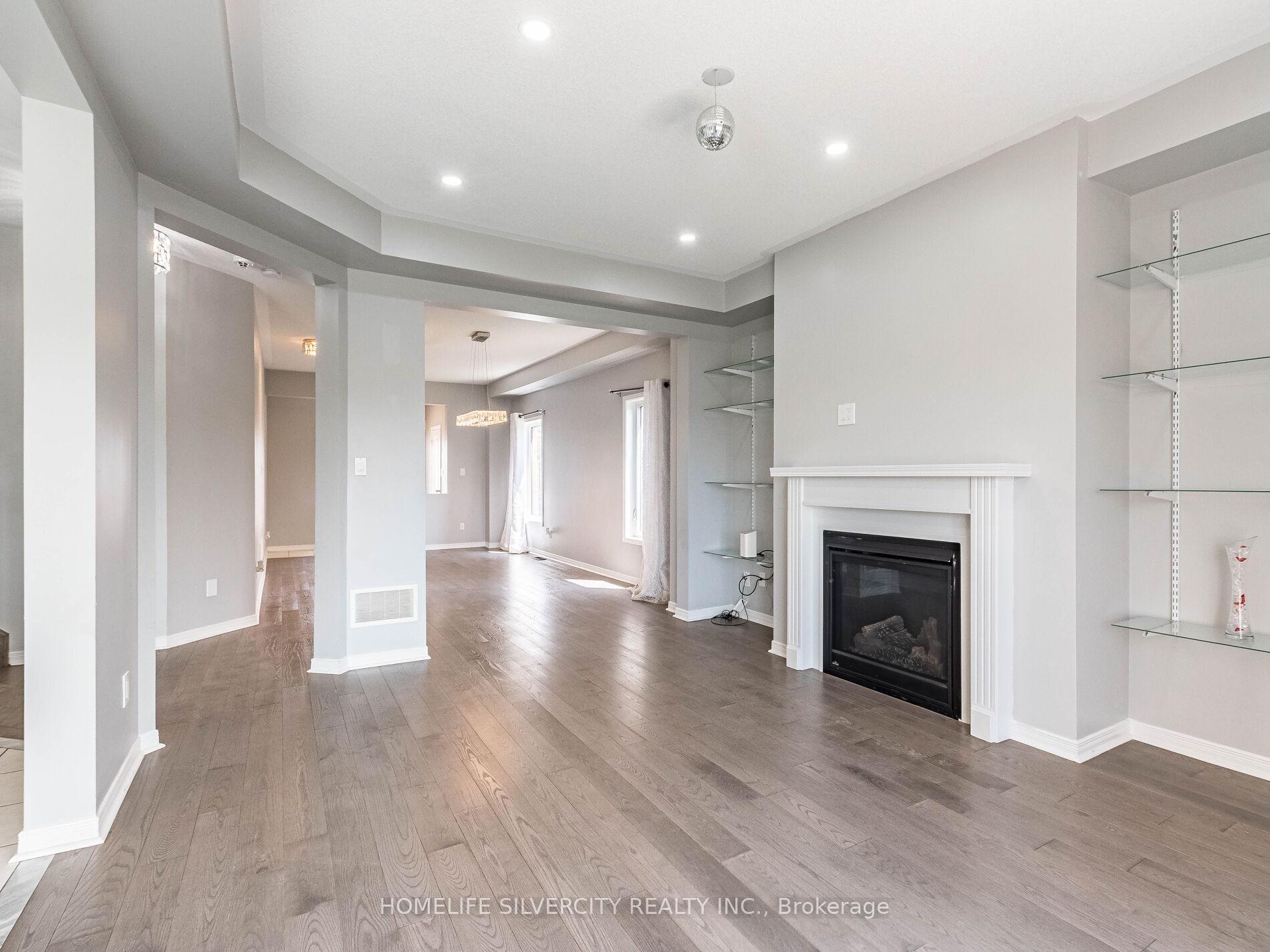 Photo 10 of 42 Cookview Drive, Brampton, Sandringham-Wellington — HOMEH
