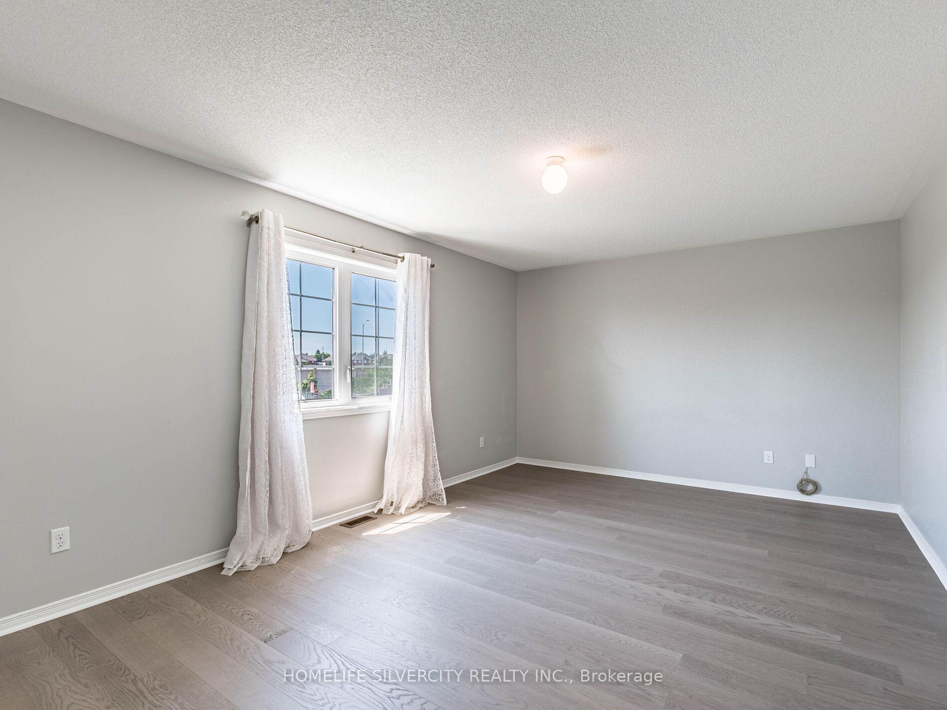Photo 24 of 42 Cookview Drive, Brampton, Sandringham-Wellington — HOMEH