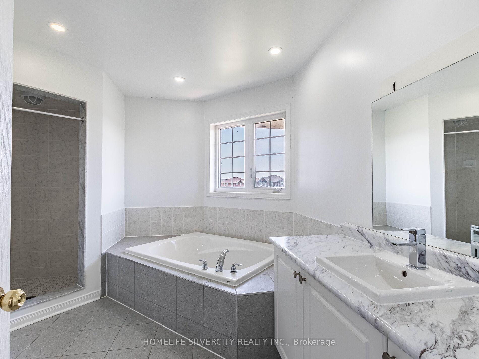 Photo 26 of 42 Cookview Drive, Brampton, Sandringham-Wellington — HOMEH