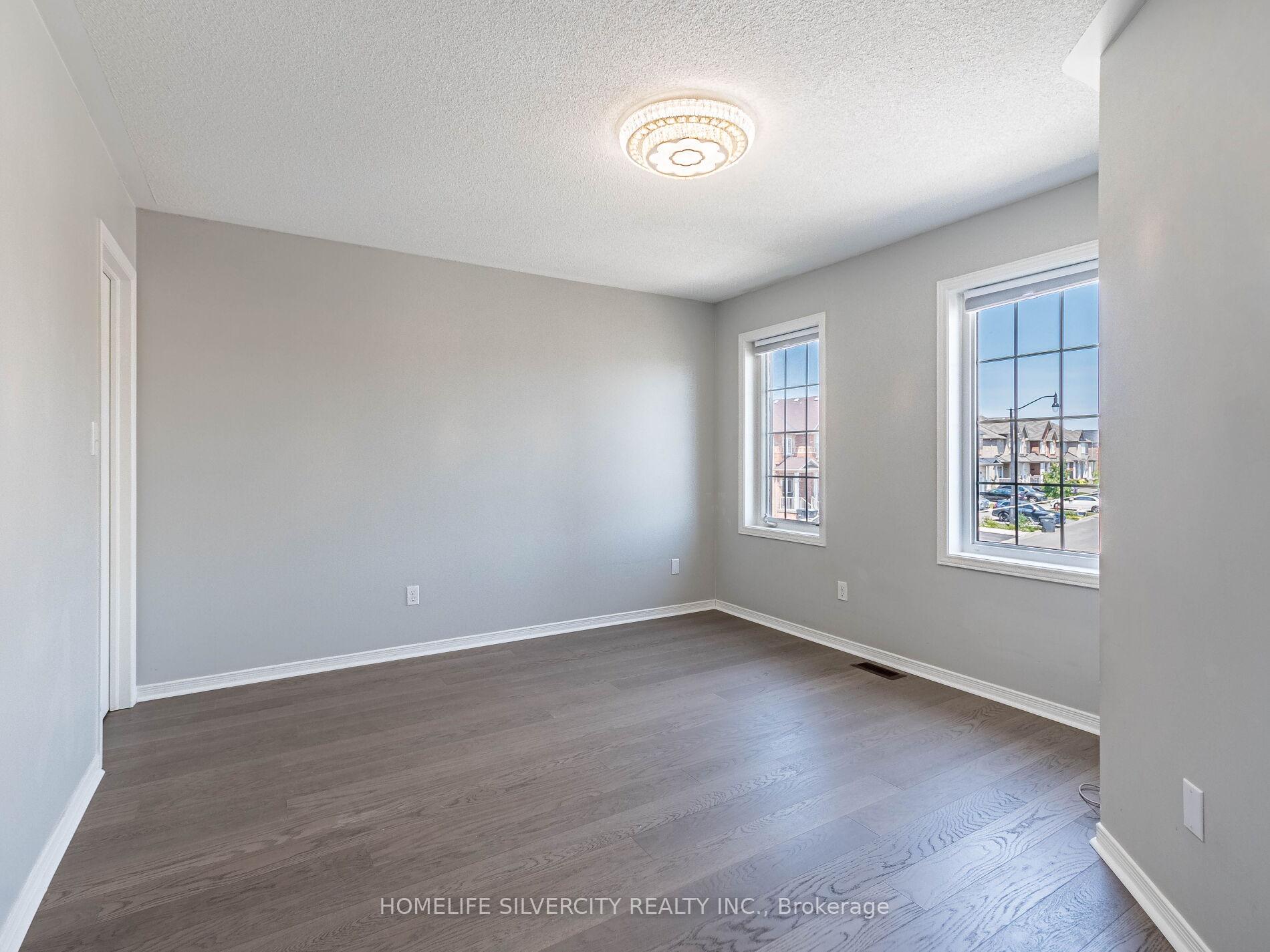 Photo 28 of 42 Cookview Drive, Brampton, Sandringham-Wellington — HOMEH
