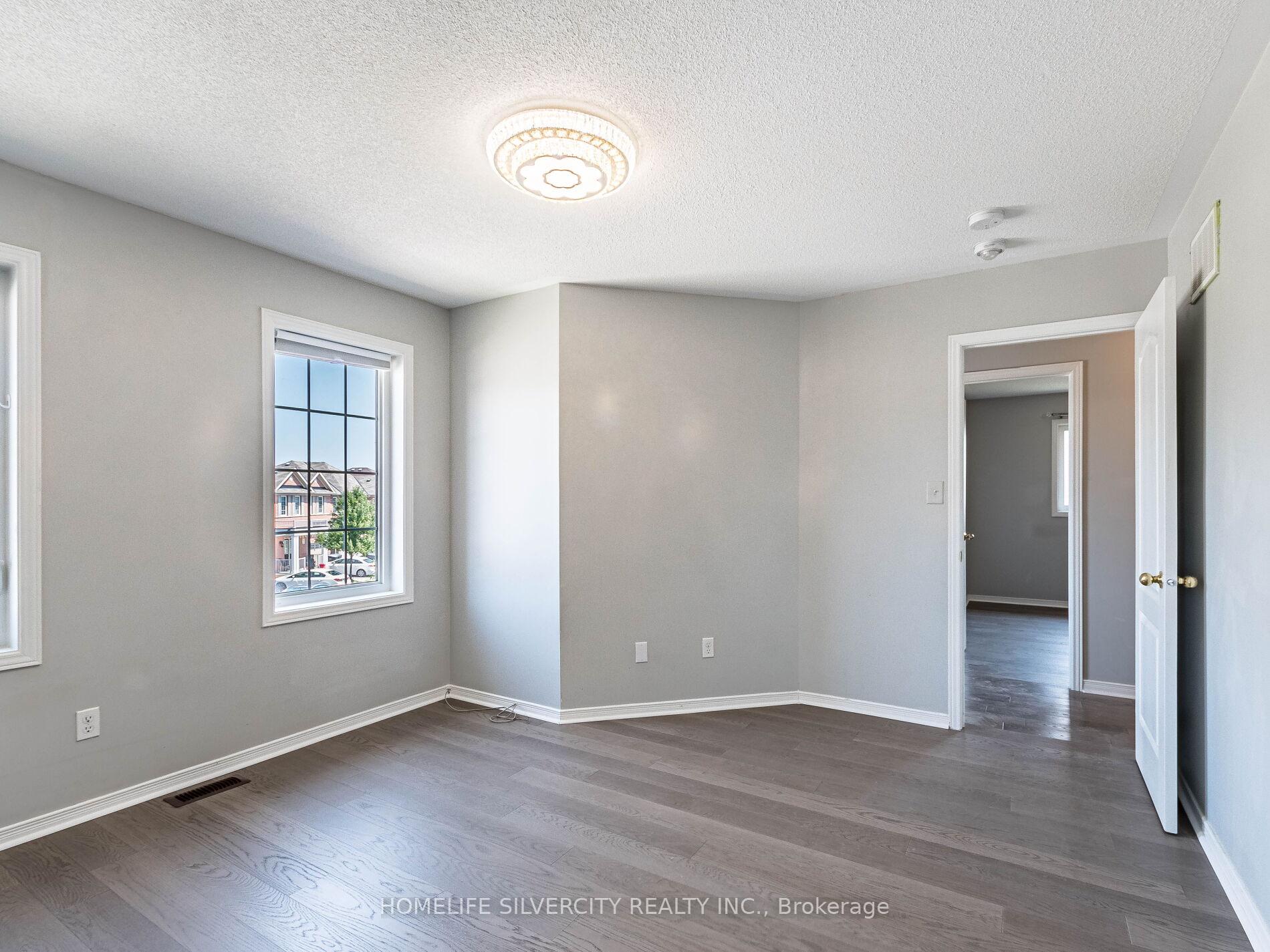 Photo 30 of 42 Cookview Drive, Brampton, Sandringham-Wellington — HOMEH