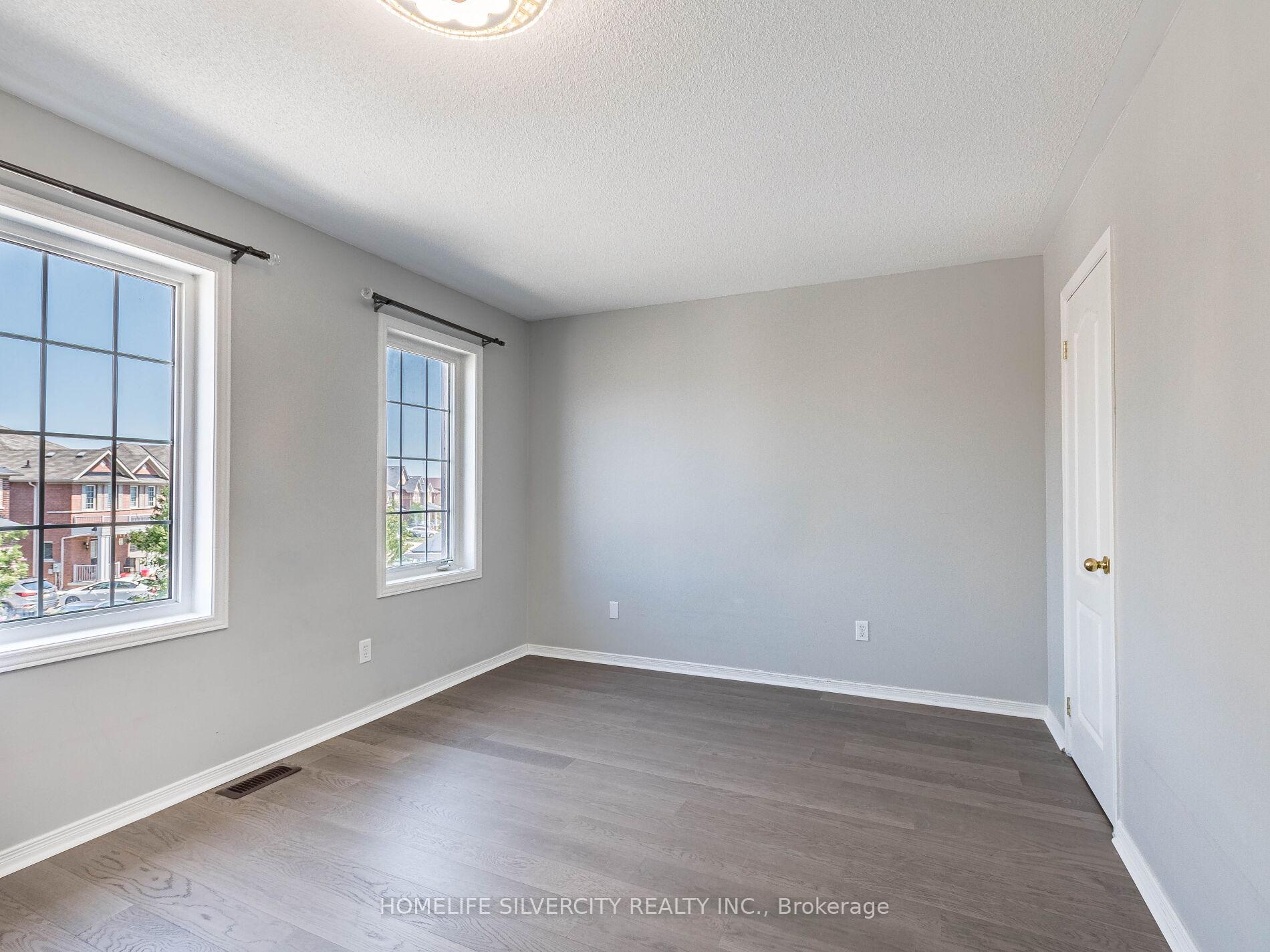 Photo 33 of 42 Cookview Drive, Brampton, Sandringham-Wellington — HOMEH