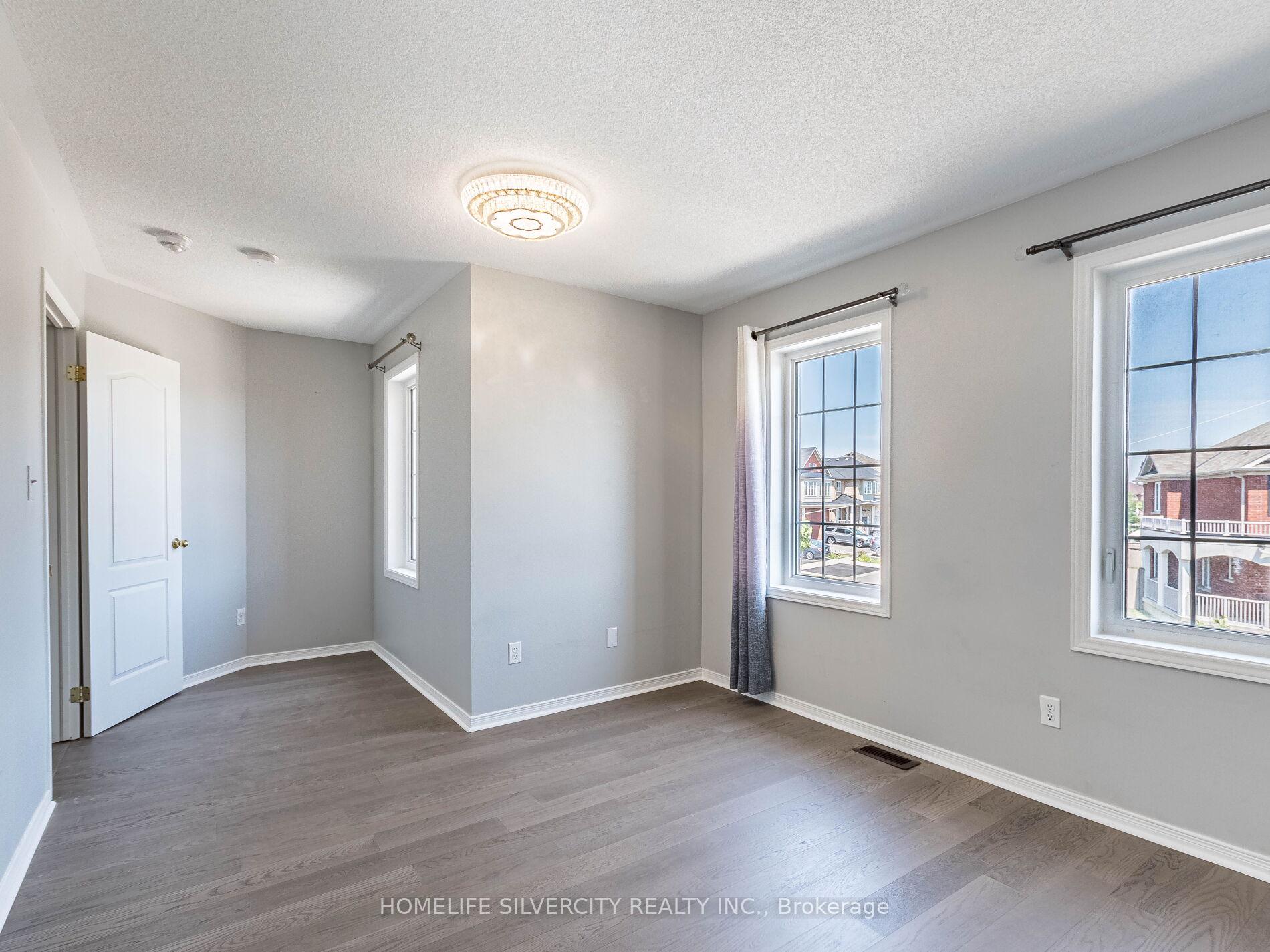 Photo 34 of 42 Cookview Drive, Brampton, Sandringham-Wellington — HOMEH