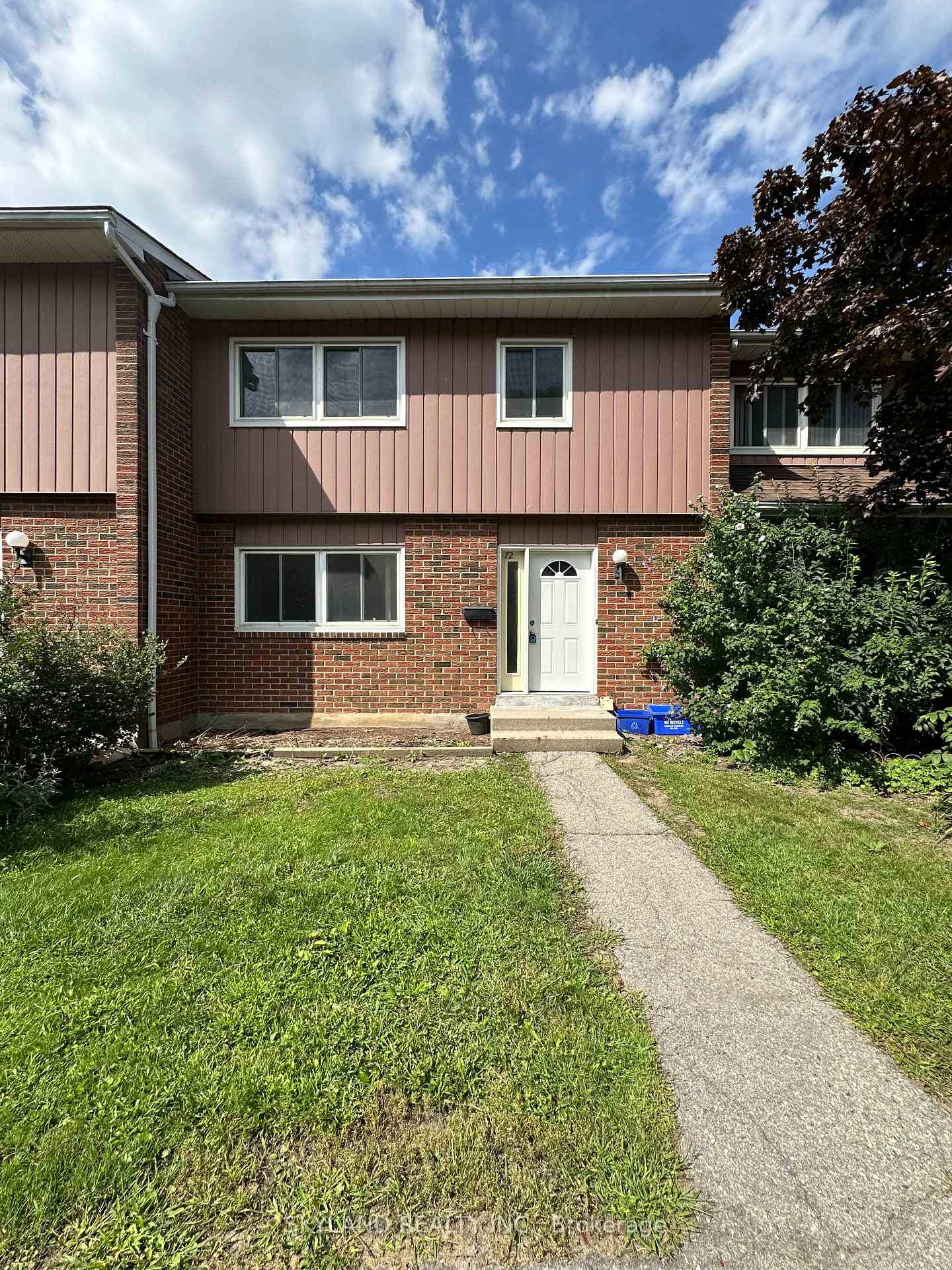 Front of Unit 72, 121 University Avenue E