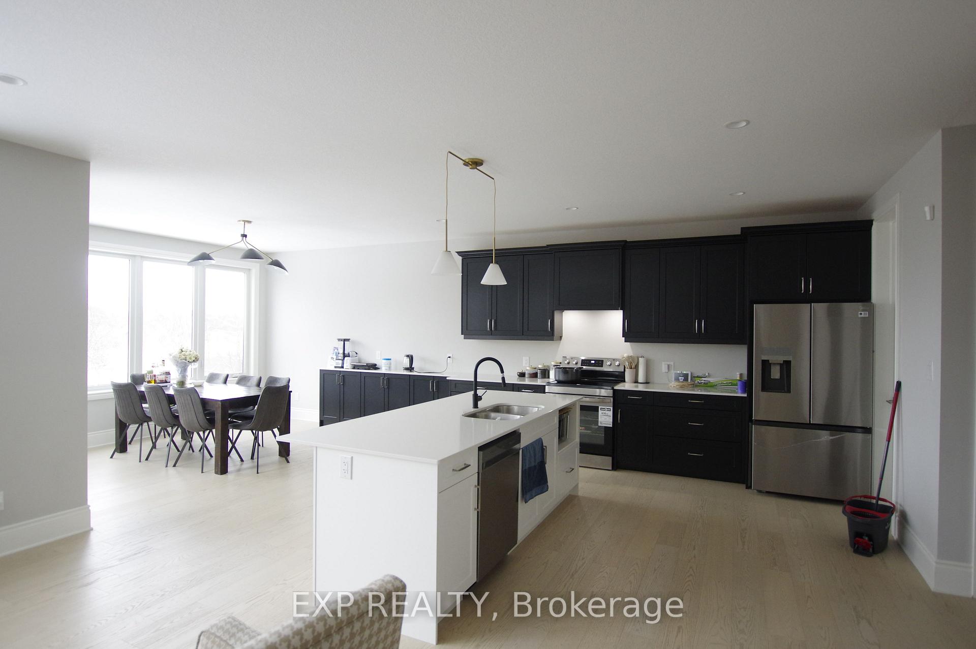 Photo 3 of Unit 5, 2835 sheifield Place, London, South U — HOMEH